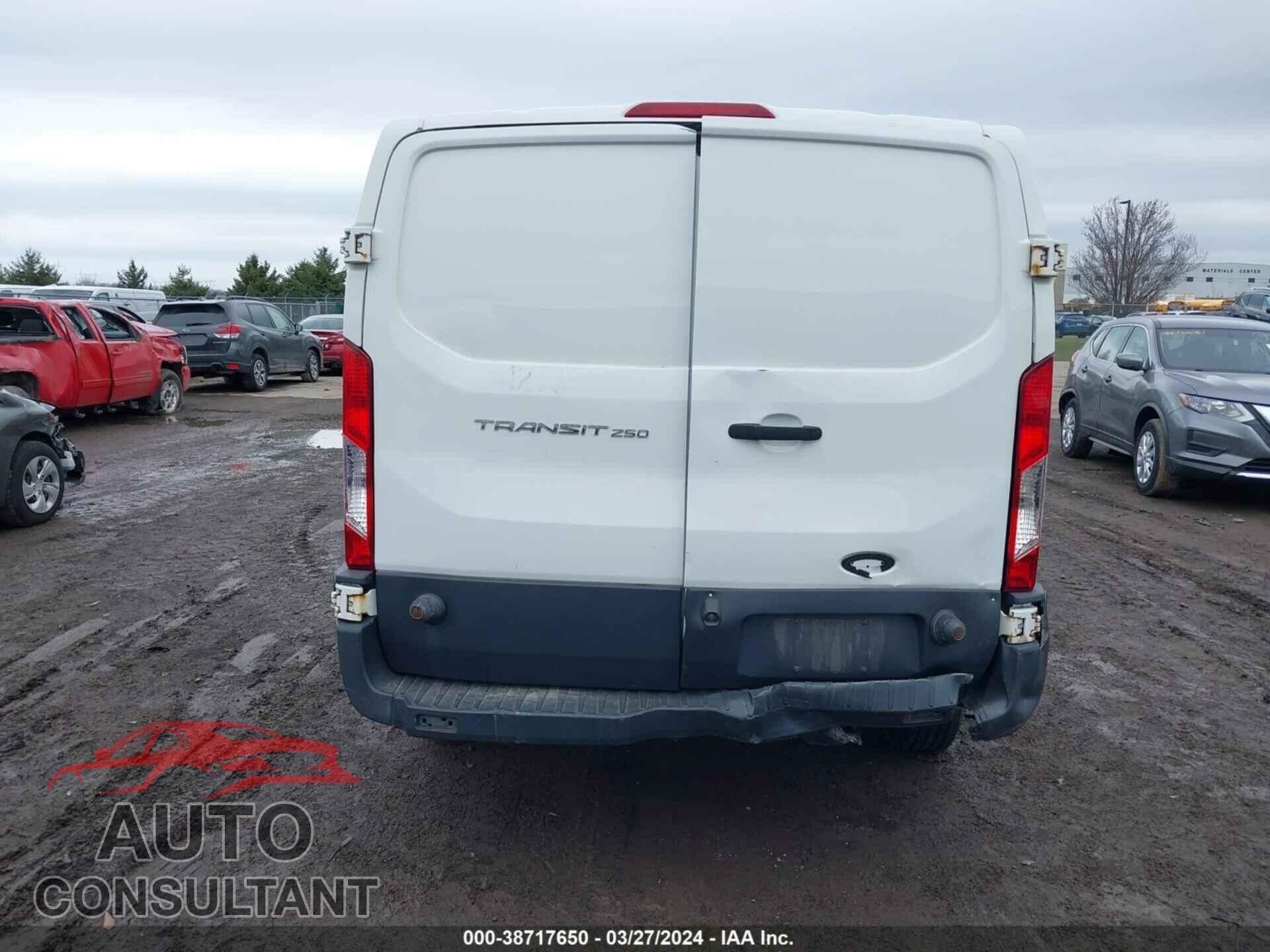 FORD TRANSIT-250 2017 - 1FTYR2YM3HKB42693