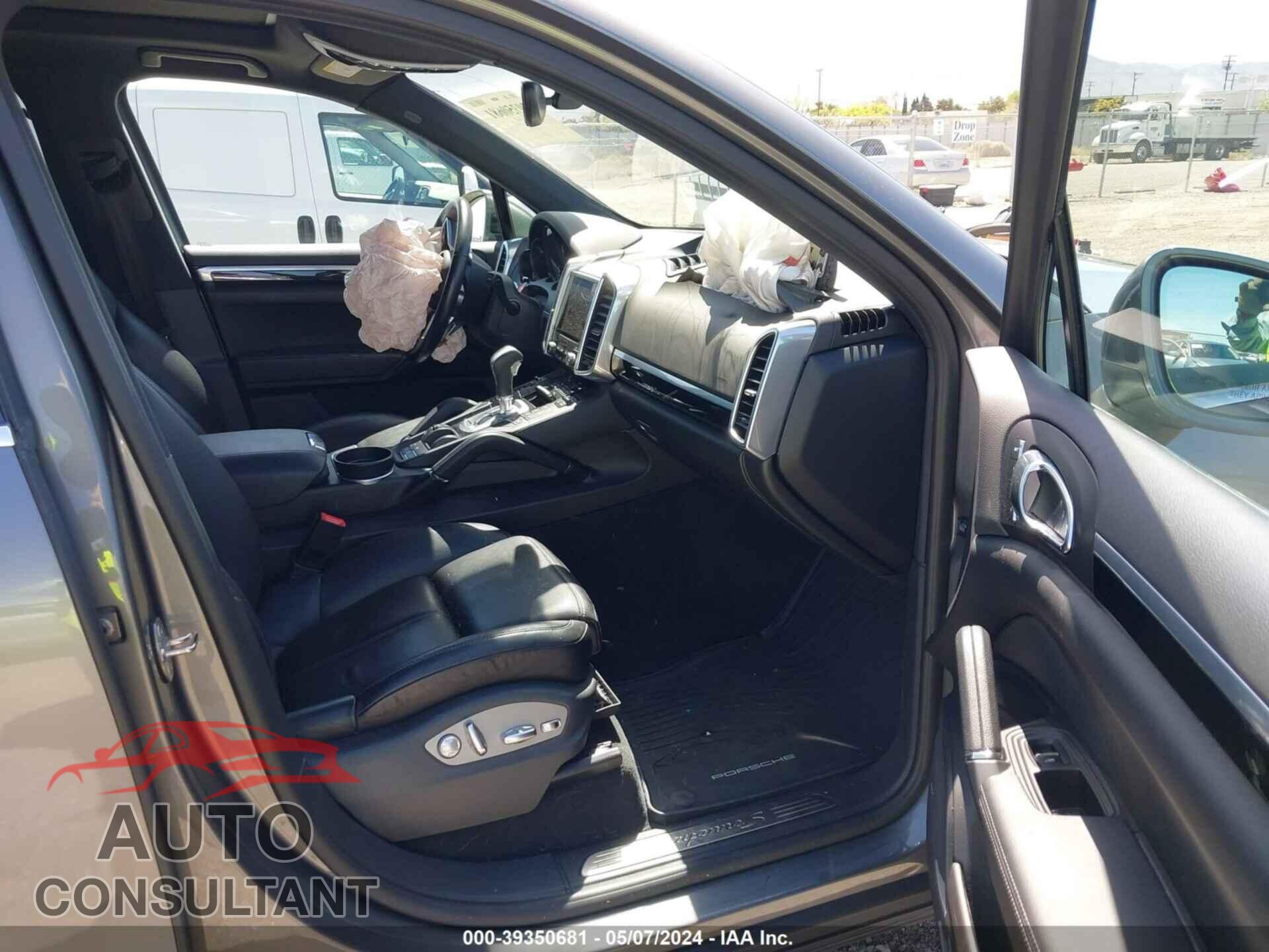PORSCHE CAYENNE 2017 - WP1AB2A27HLA52826