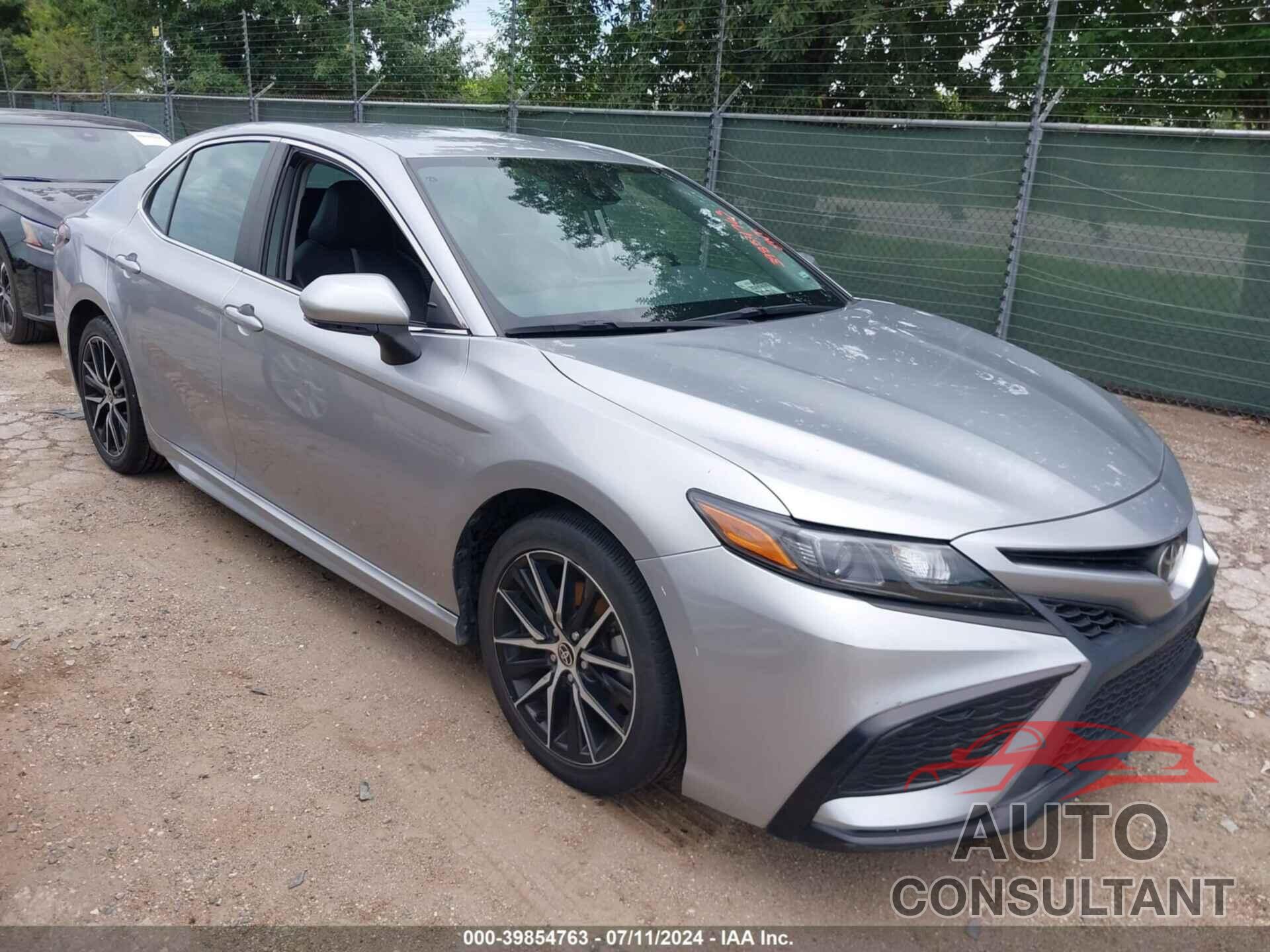 TOYOTA CAMRY 2022 - 4T1G11AK5NU643411