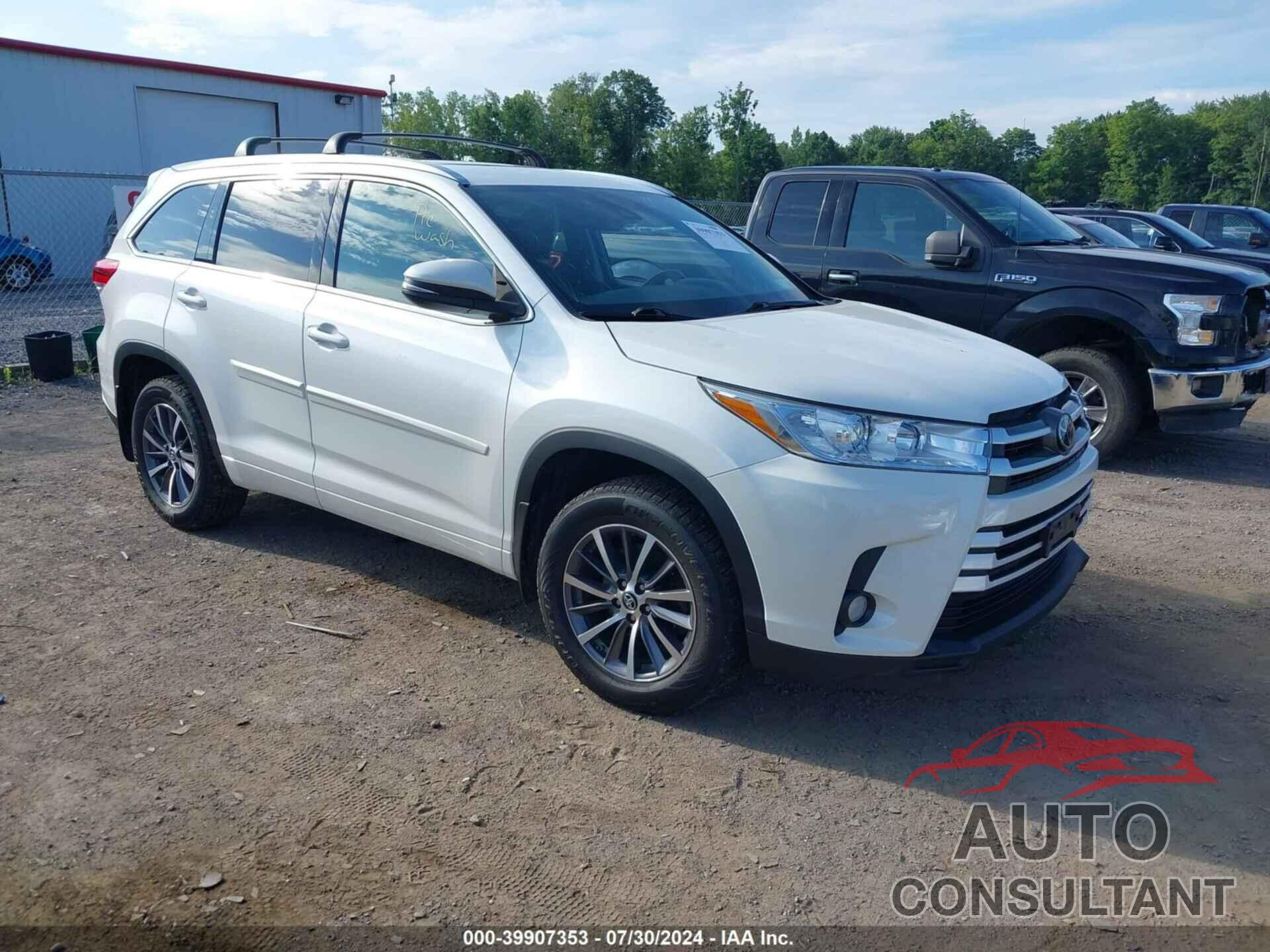 TOYOTA HIGHLANDER 2018 - 5TDJZRFH3JS870111