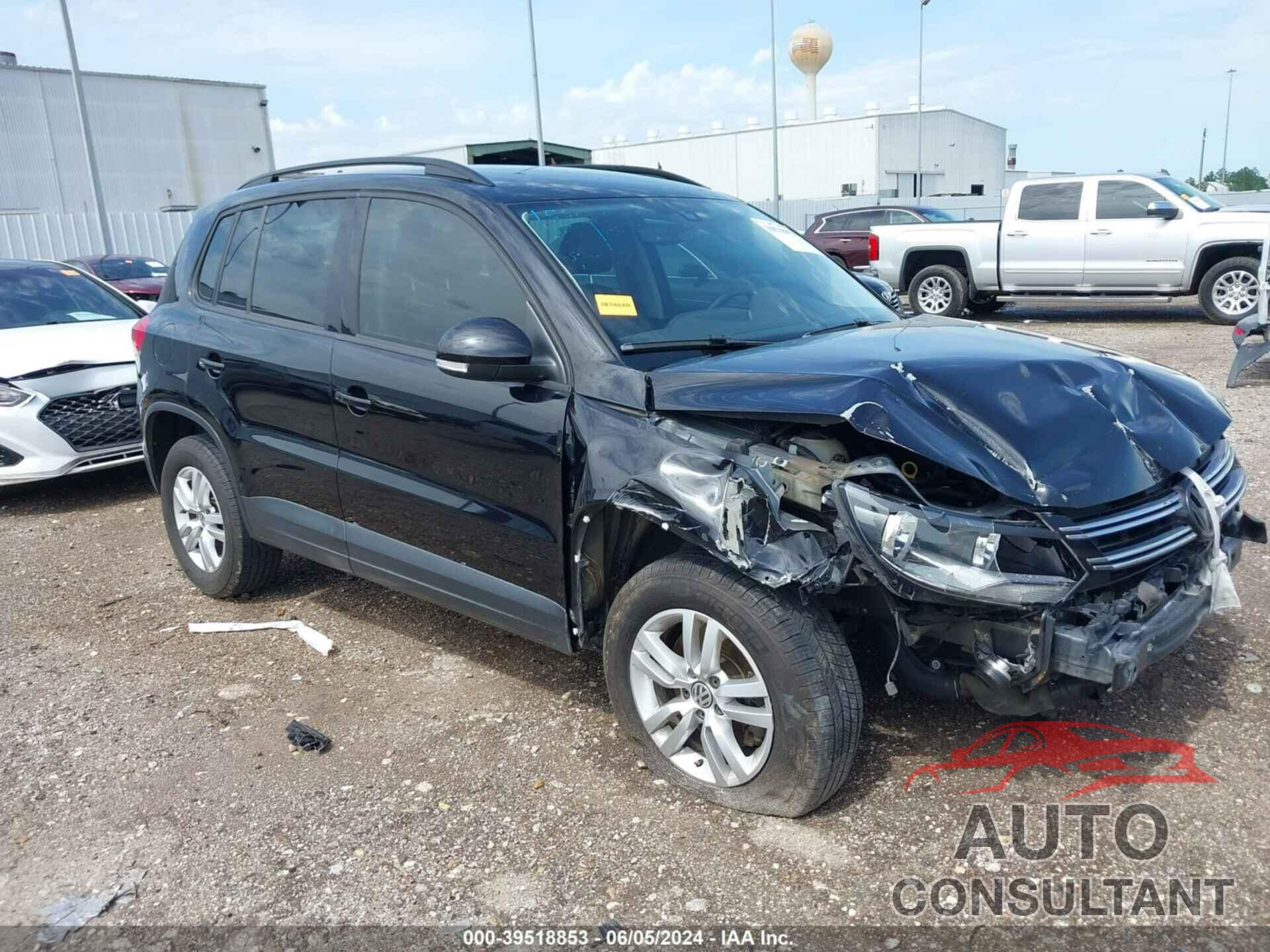 VOLKSWAGEN TIGUAN 2017 - WVGAV7AX3HK022838