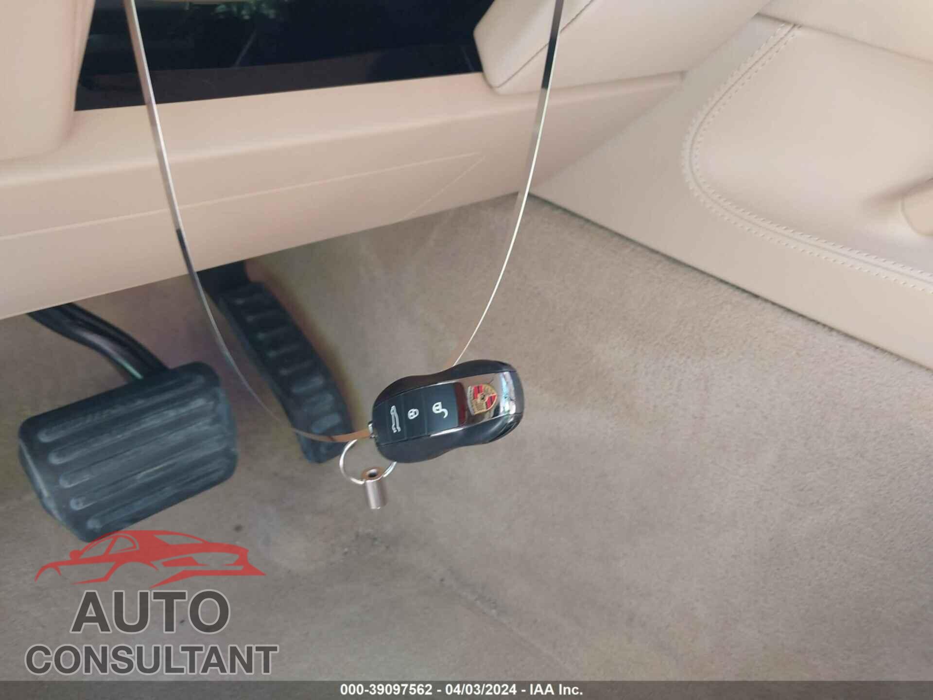 PORSCHE CAYENNE 2017 - WP1AA2A24HKA88935