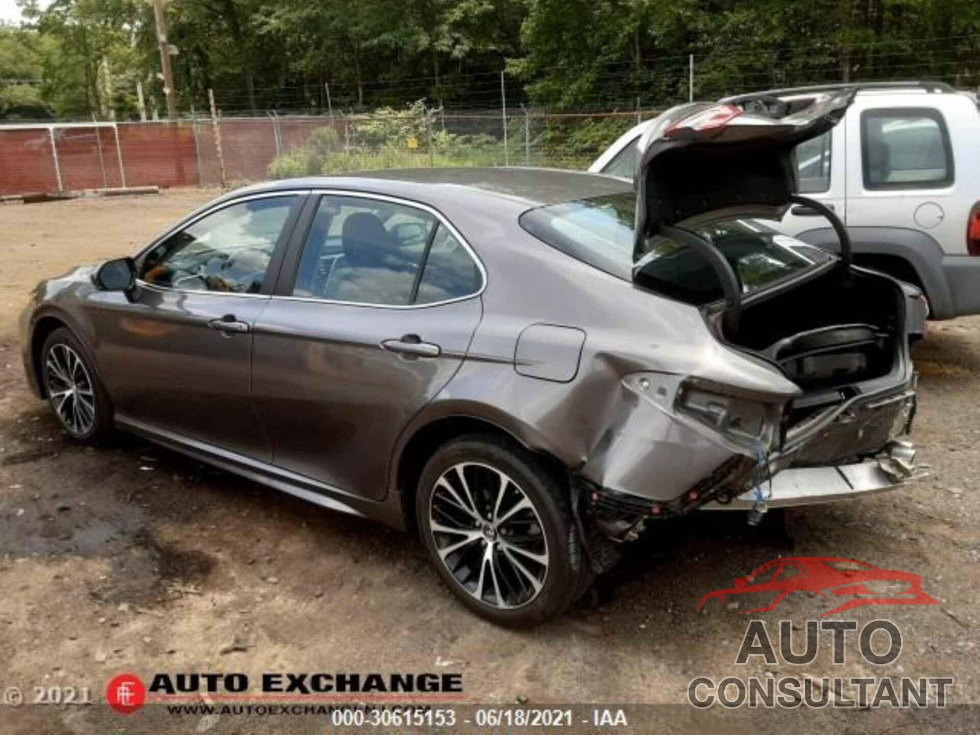 TOYOTA CAMRY 2018 - 4T1B11HK8JU024781