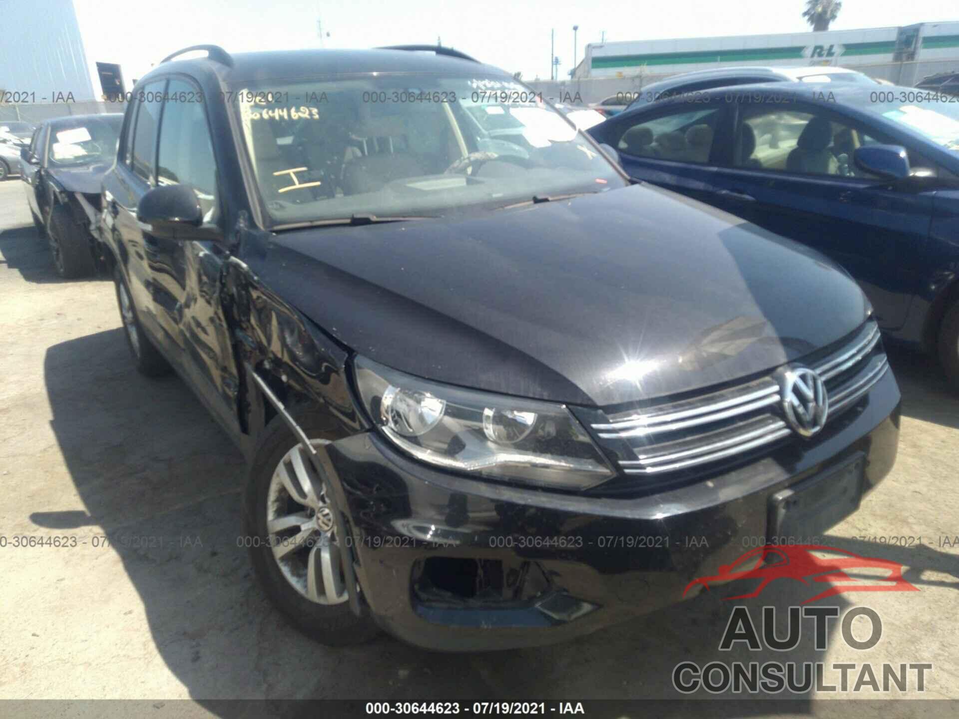 VOLKSWAGEN TIGUAN 2017 - WVGAV7AX5HK006110