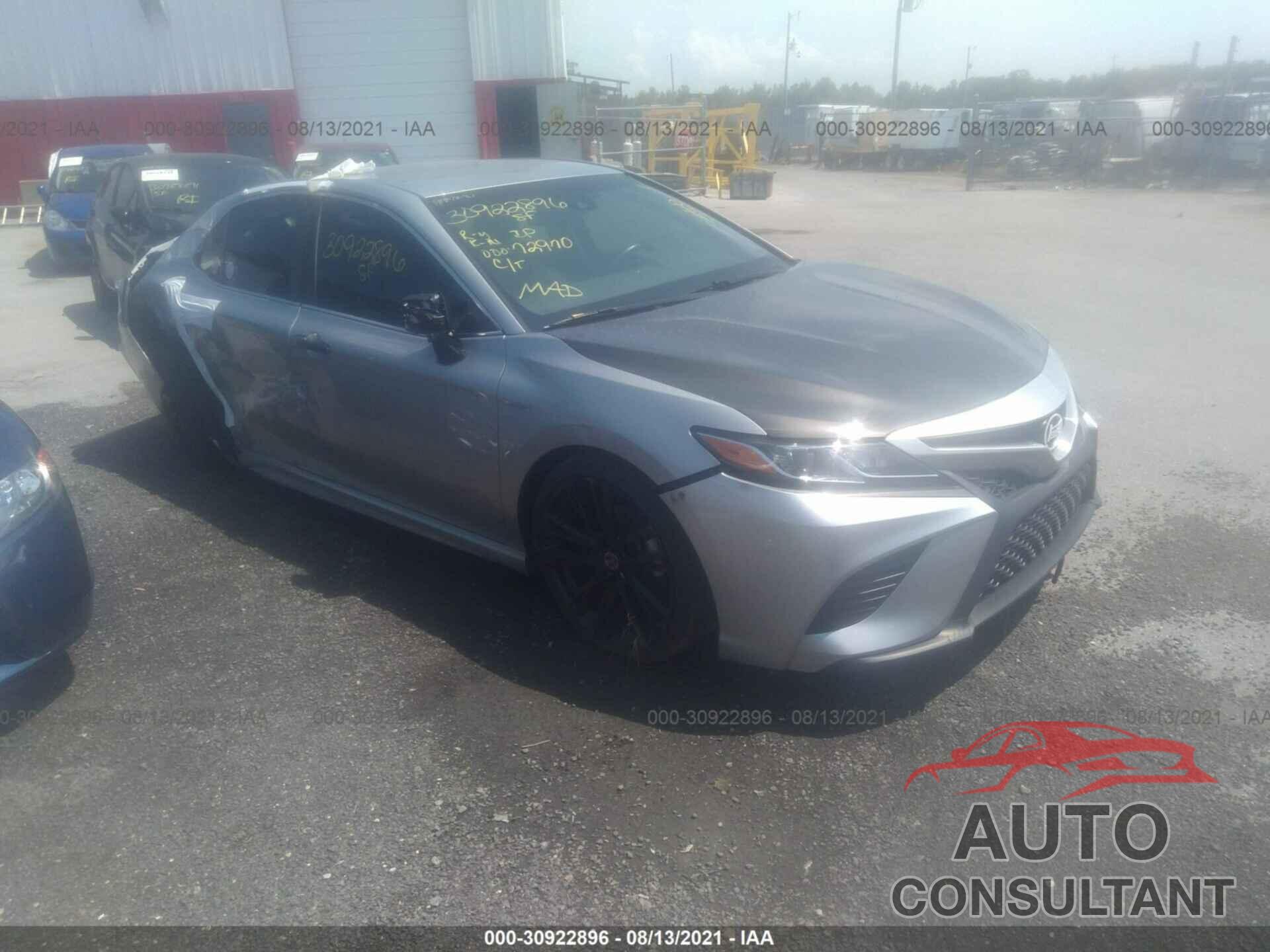 TOYOTA CAMRY 2018 - 4T1B11HK5JU595595