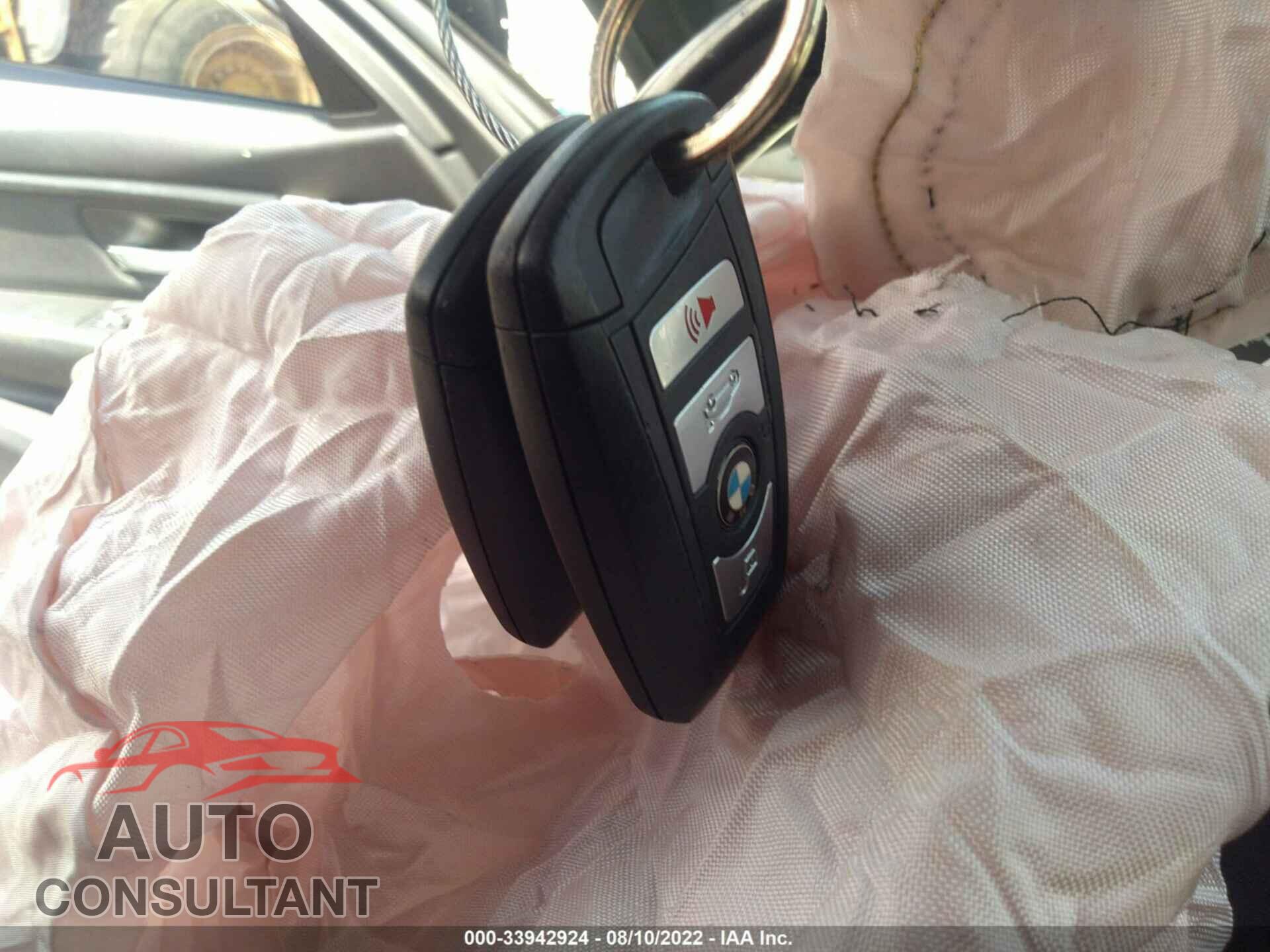 BMW 3 SERIES 2016 - WBA8E1G53GNU11155