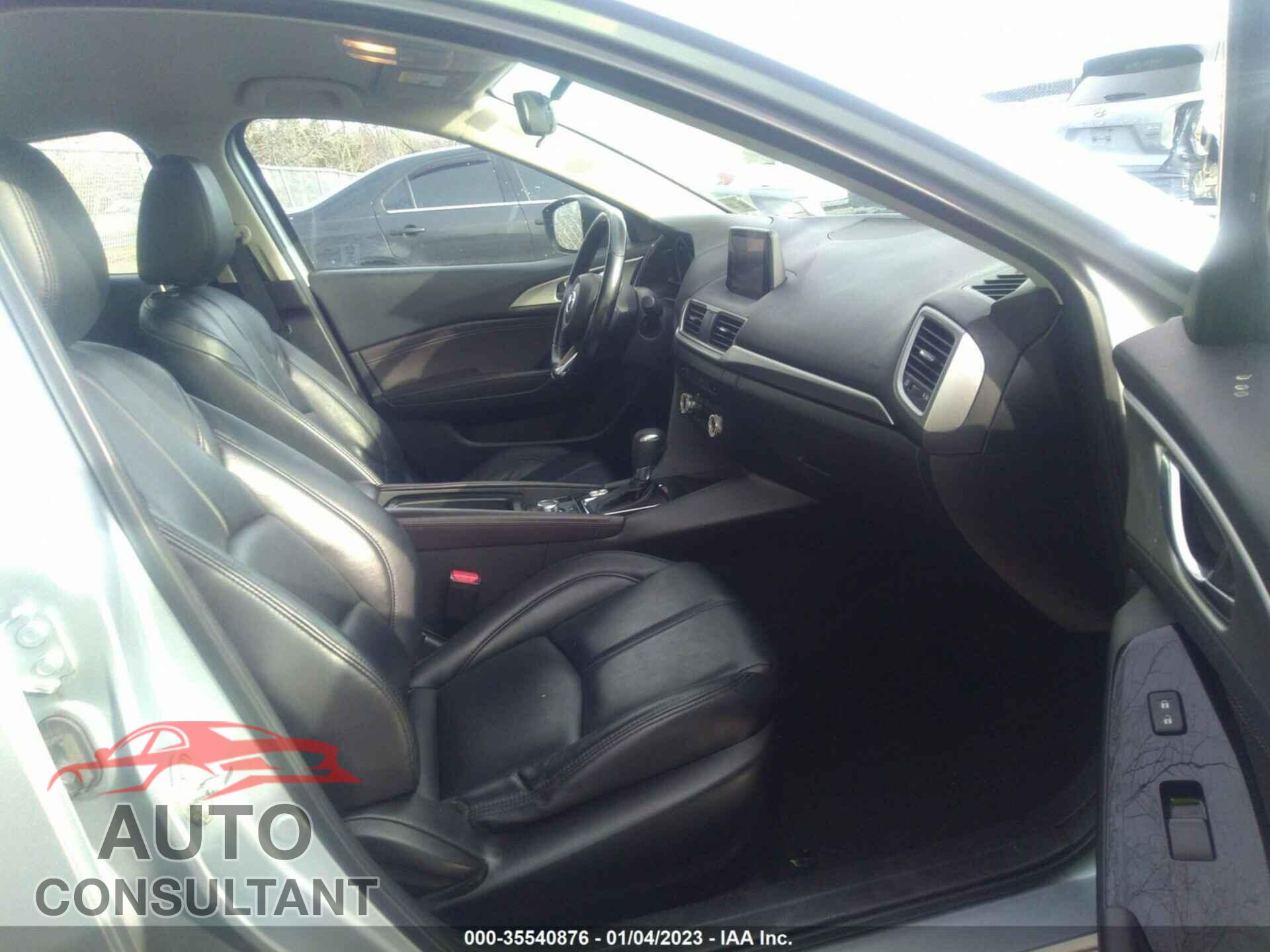 MAZDA MAZDA3 4-DOOR 2017 - JM1BN1V75H1104463