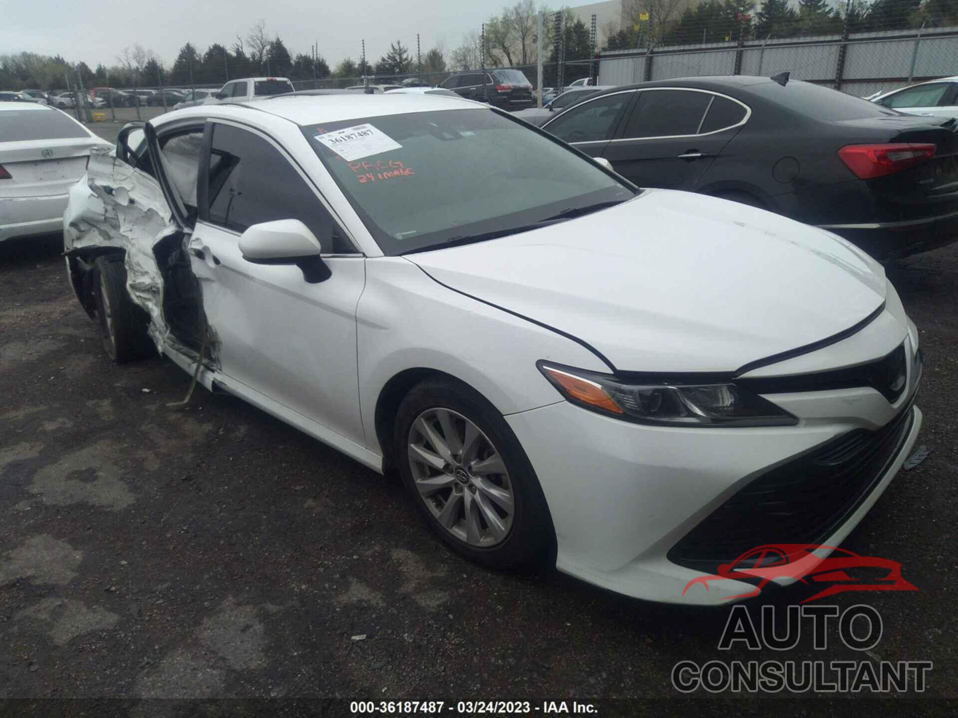 TOYOTA CAMRY 2018 - 4T1B11HK2JU125055