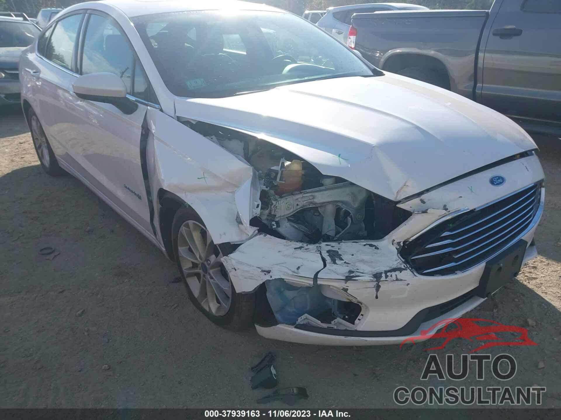 FORD FUSION HYBRID 2019 - 3FA6P0LU6KR281931