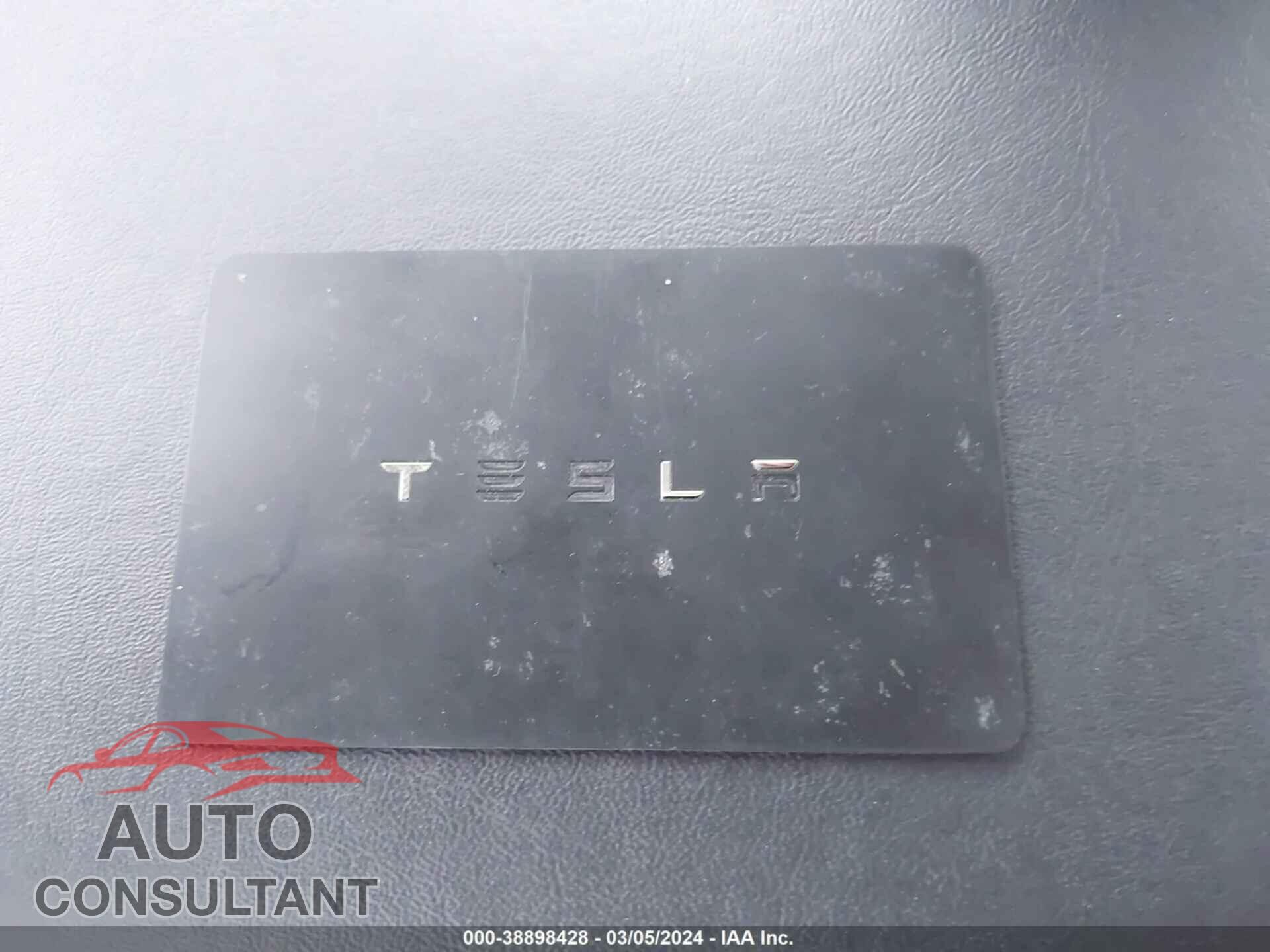 TESLA MODEL 3 2018 - 5YJ3E1EAXJF008177