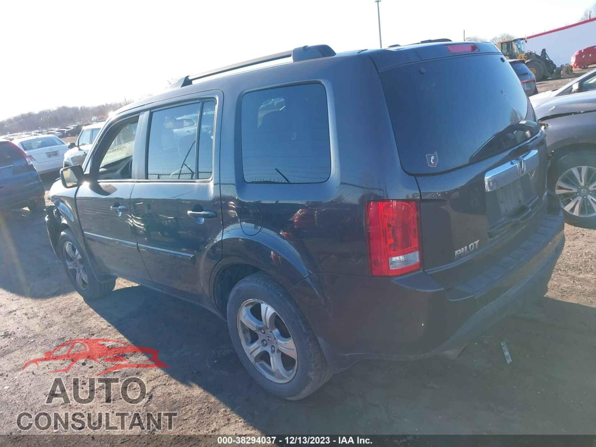 HONDA PILOT 2015 - 5FNYF4H51FB010927