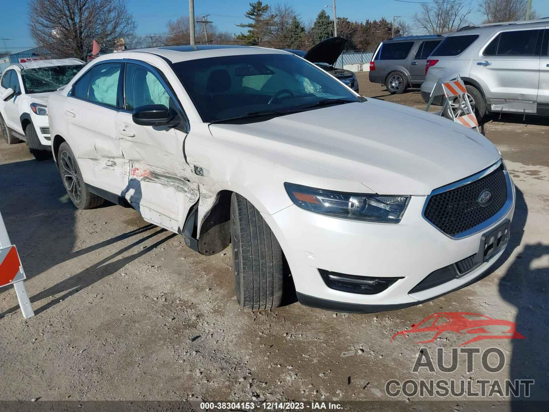 FORD TAURUS 2018 - 1FAHP2KT9JG116247