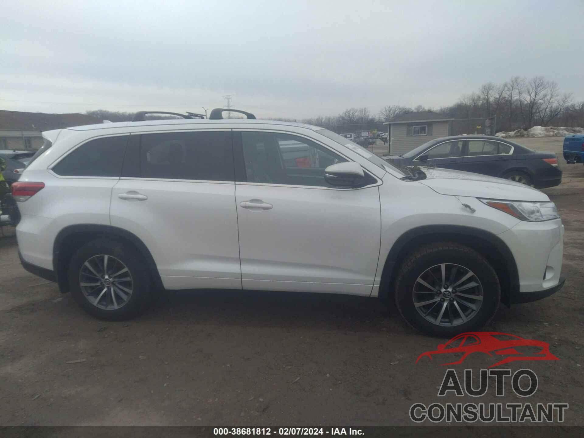 TOYOTA HIGHLANDER 2018 - 5TDJZRFH5JS850880