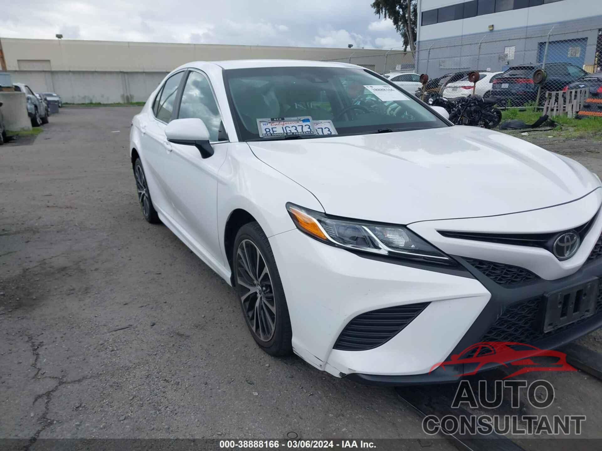 TOYOTA CAMRY 2018 - 4T1B11HK5JU134641