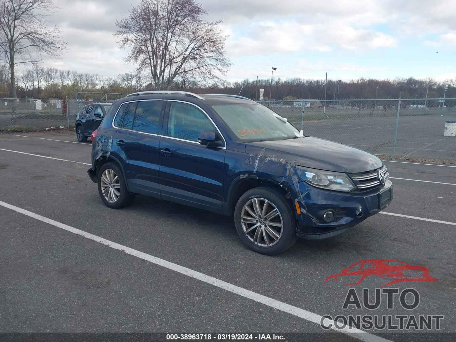 VOLKSWAGEN TIGUAN 2016 - WVGBV7AX3GW508206