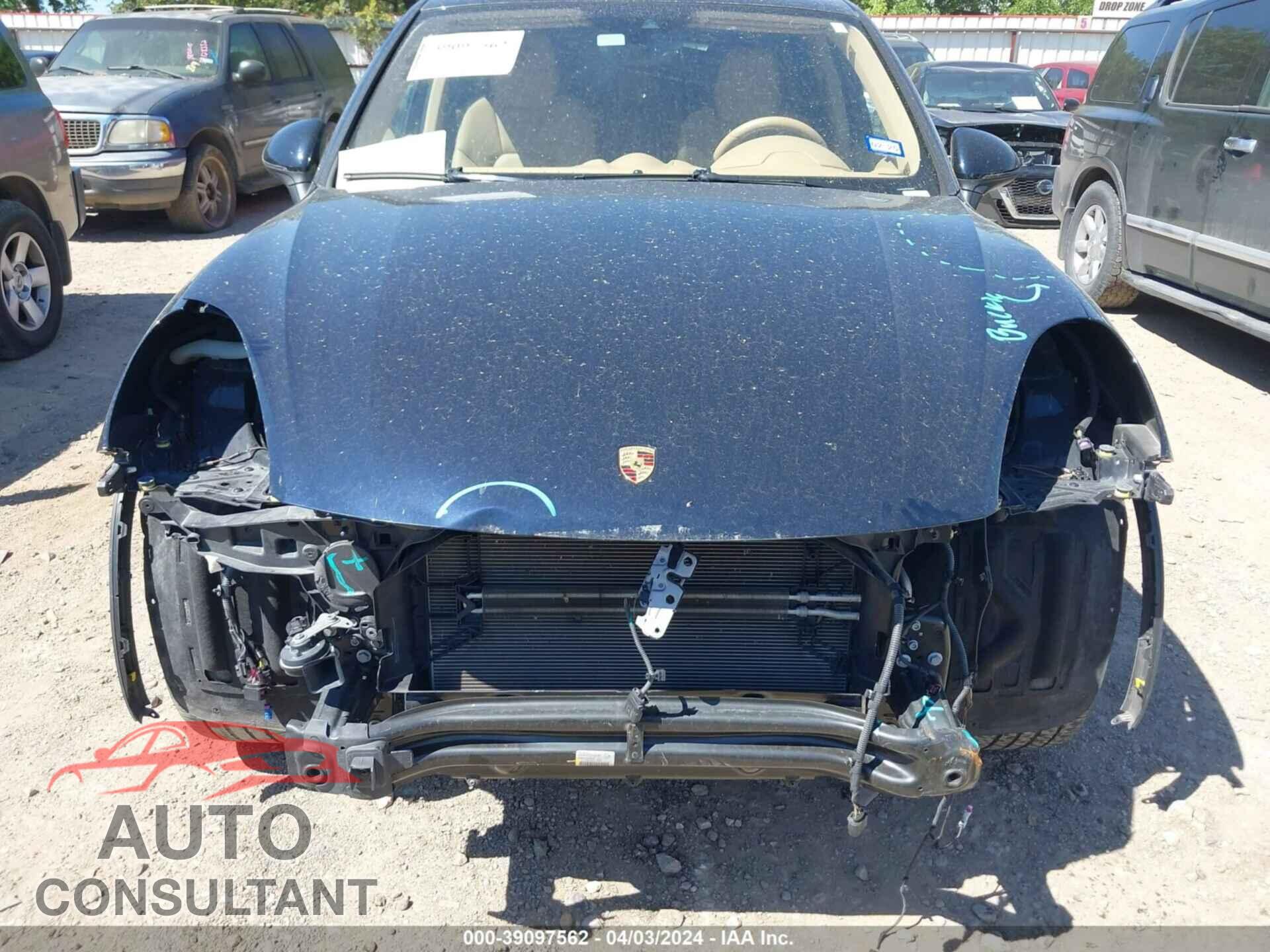 PORSCHE CAYENNE 2017 - WP1AA2A24HKA88935