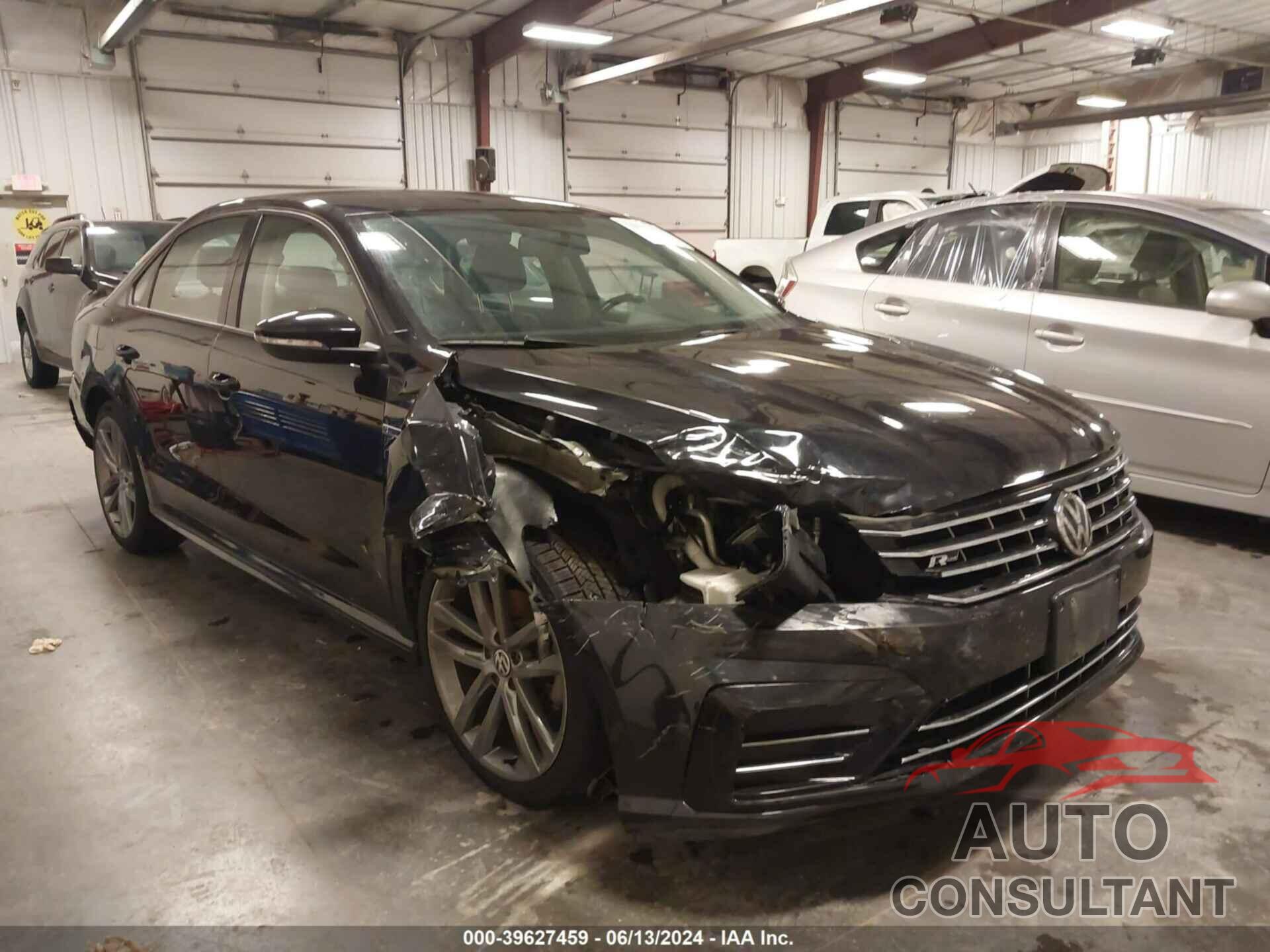 VOLKSWAGEN PASSAT 2018 - 1VWAA7A39JC010249