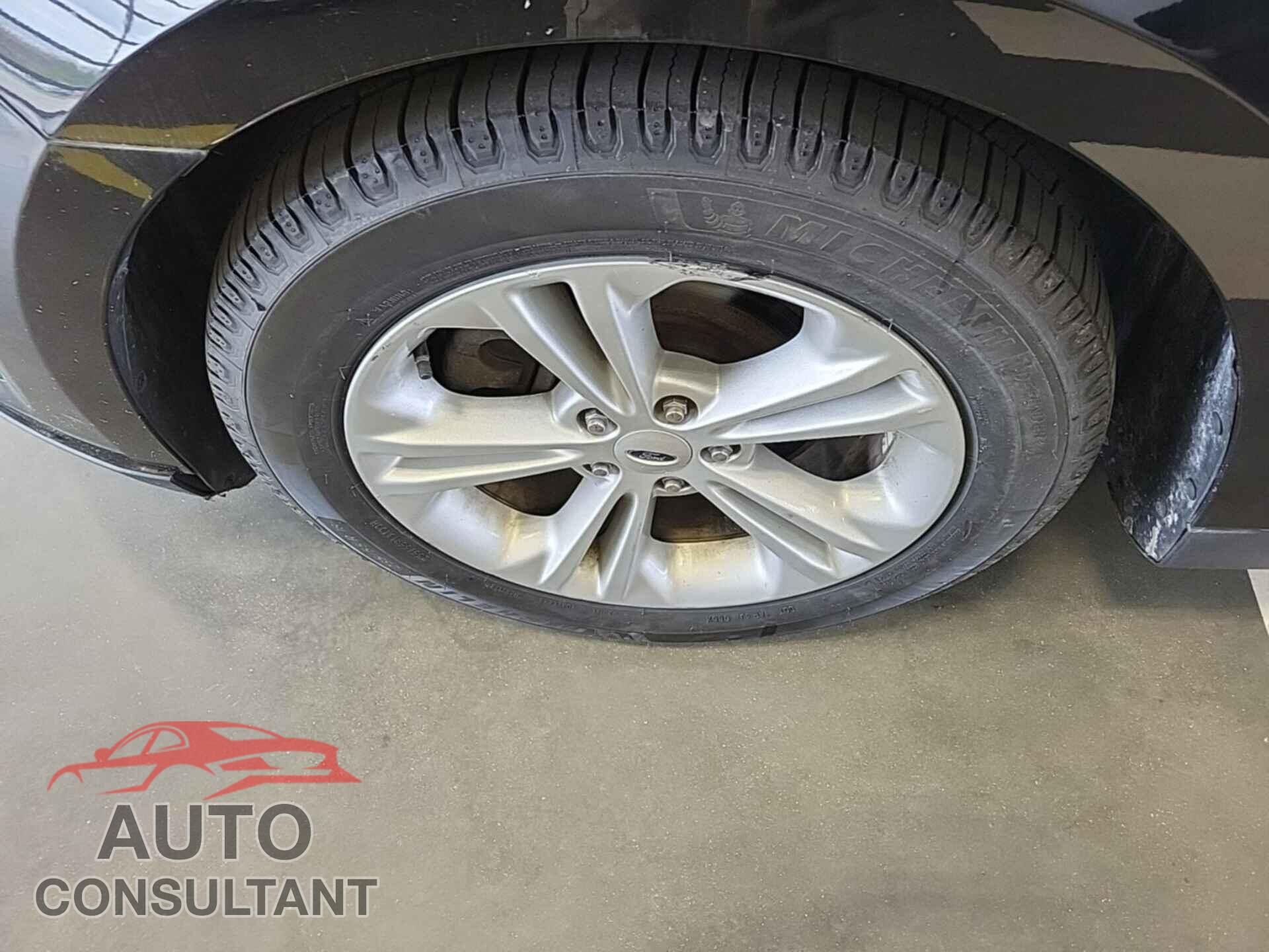 FORD TAURUS 2017 - 1FAHP2E80HG133617
