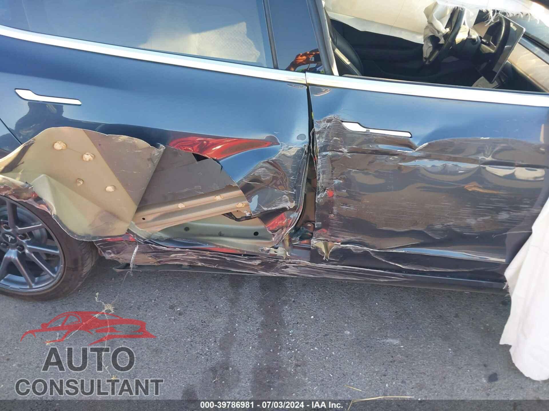 TESLA MODEL 3 2018 - 5YJ3E1EB2JF073761