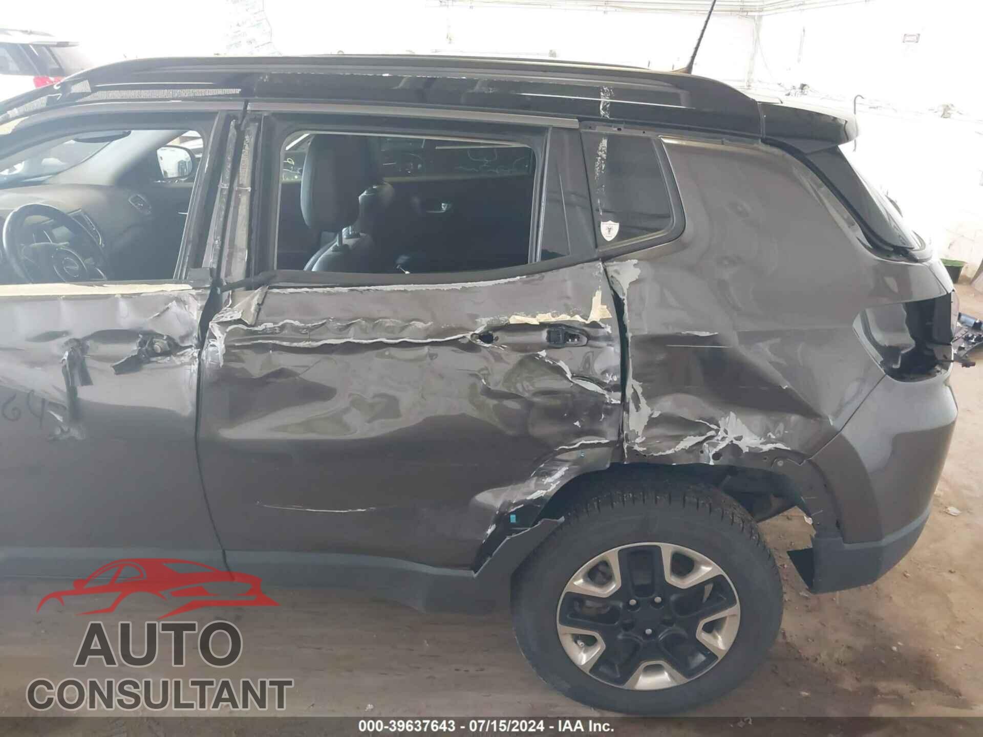 JEEP COMPASS 2018 - 3C4NJDDB0JT210060