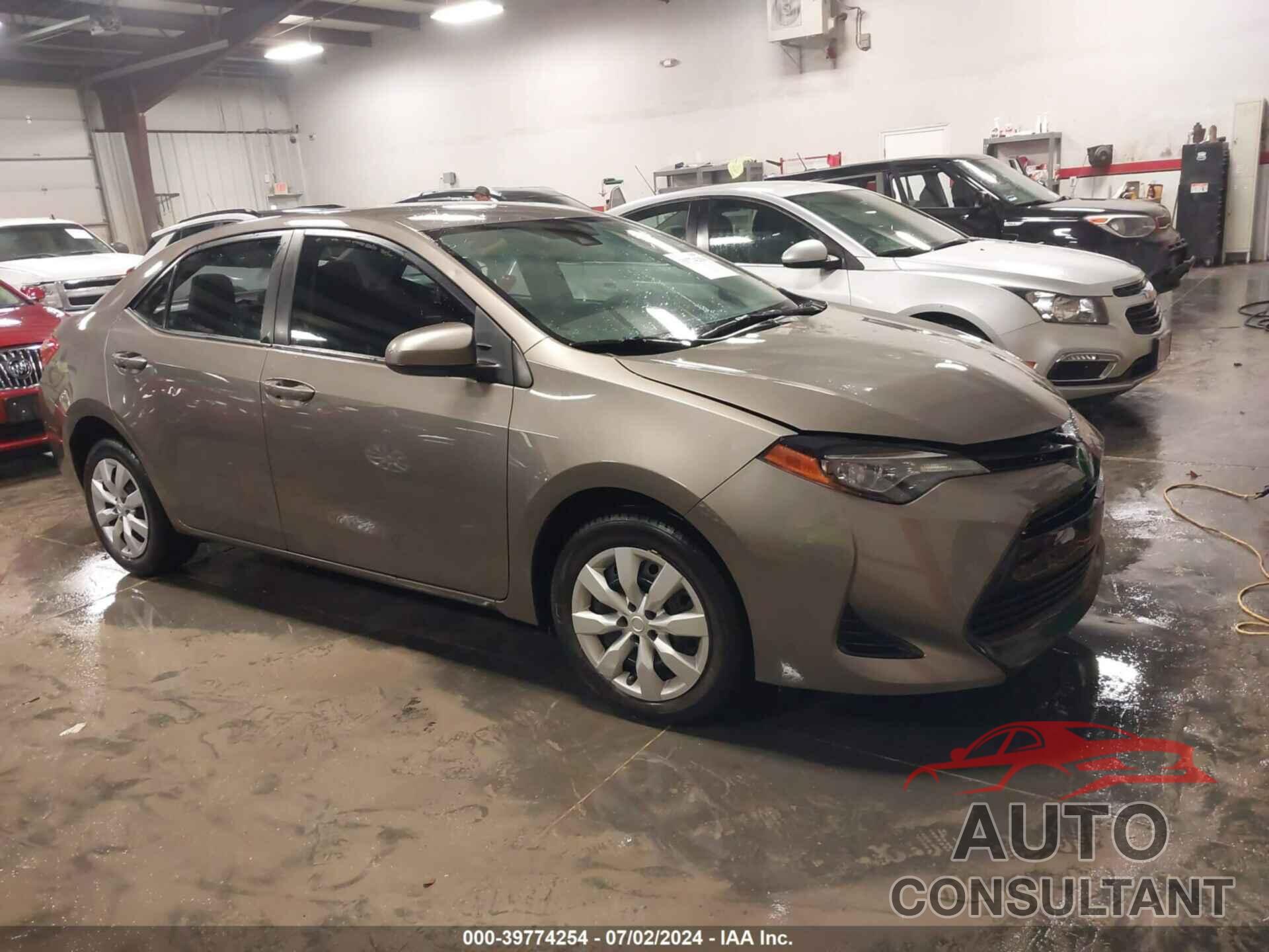 TOYOTA COROLLA 2018 - 5YFBURHE9JP746682