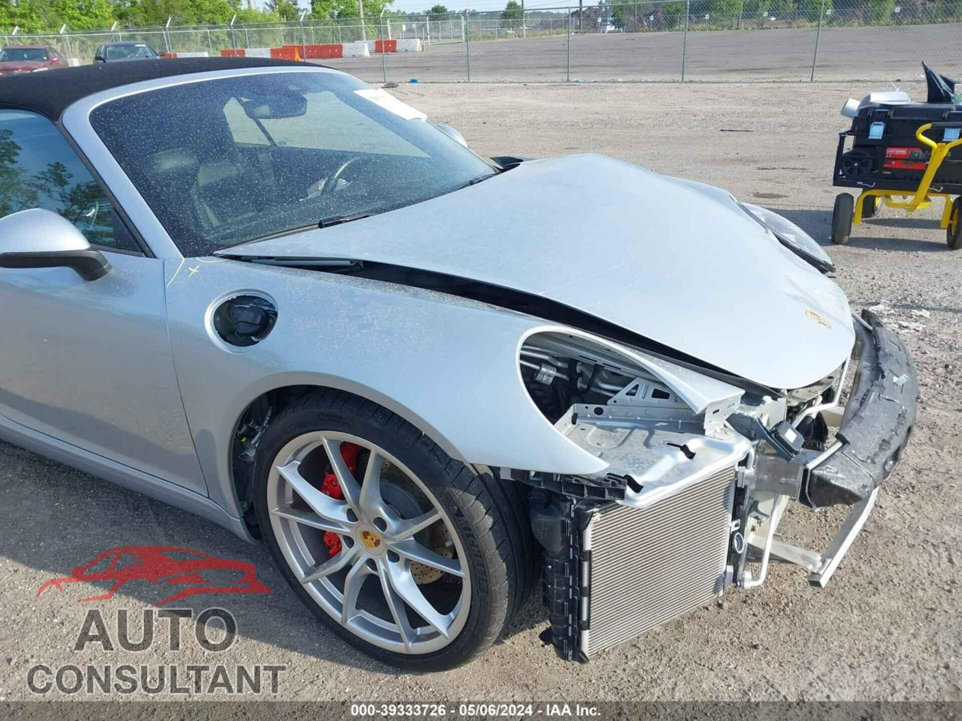 PORSCHE 911 2017 - WP0CA2A97HS142395