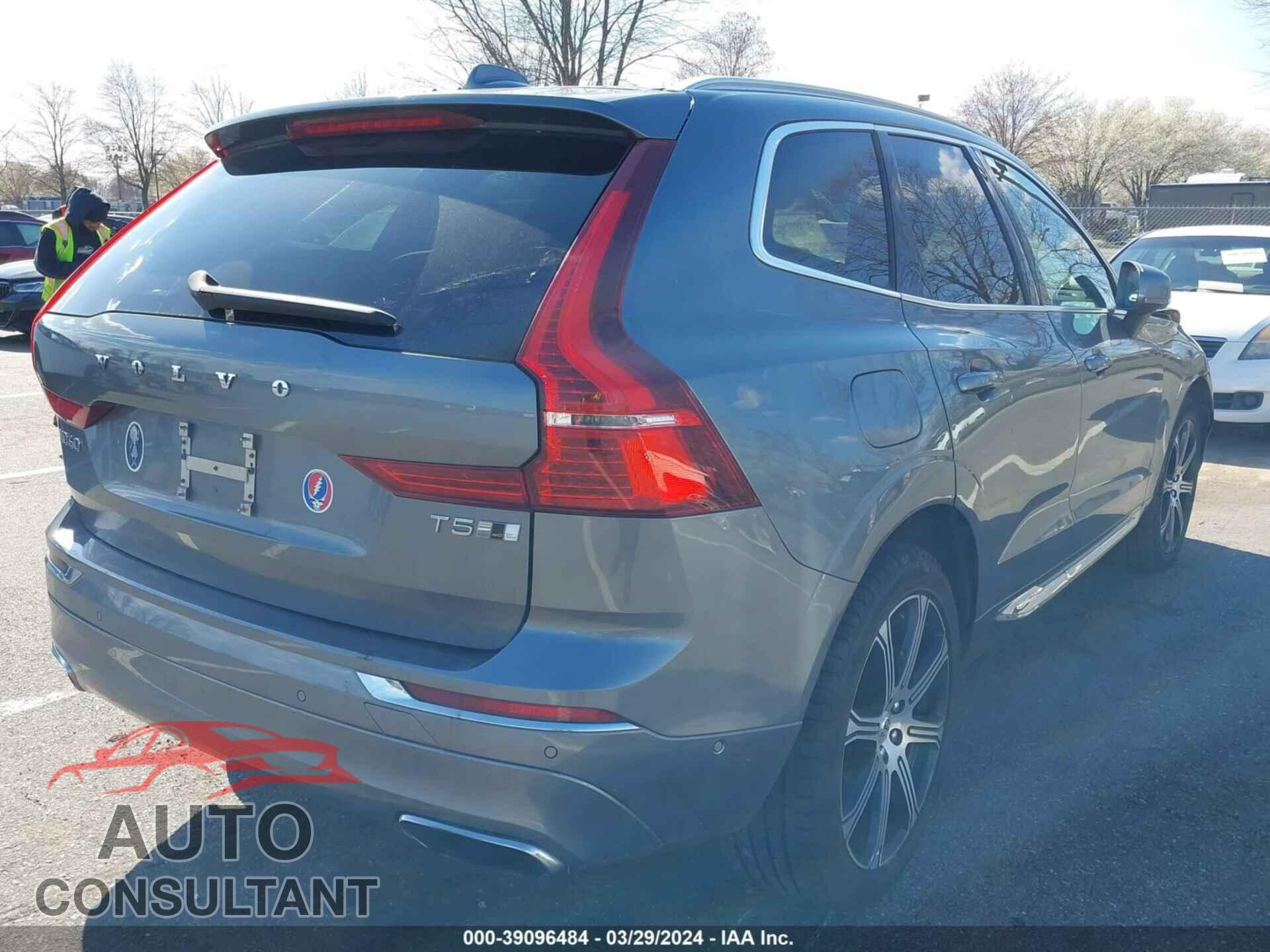VOLVO XC60 2018 - YV4102RL3J1096258