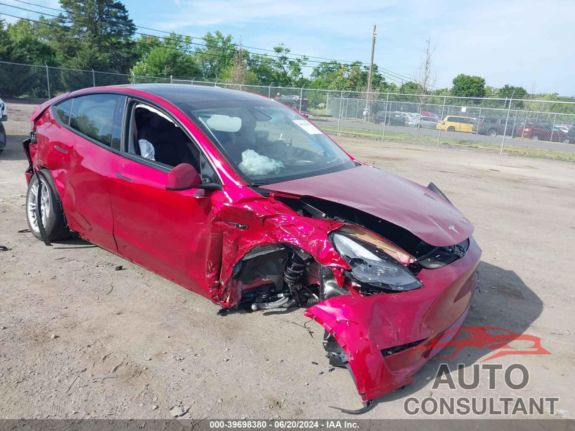 TESLA MODEL Y 2024 - 7SAYGAEE7RF029103