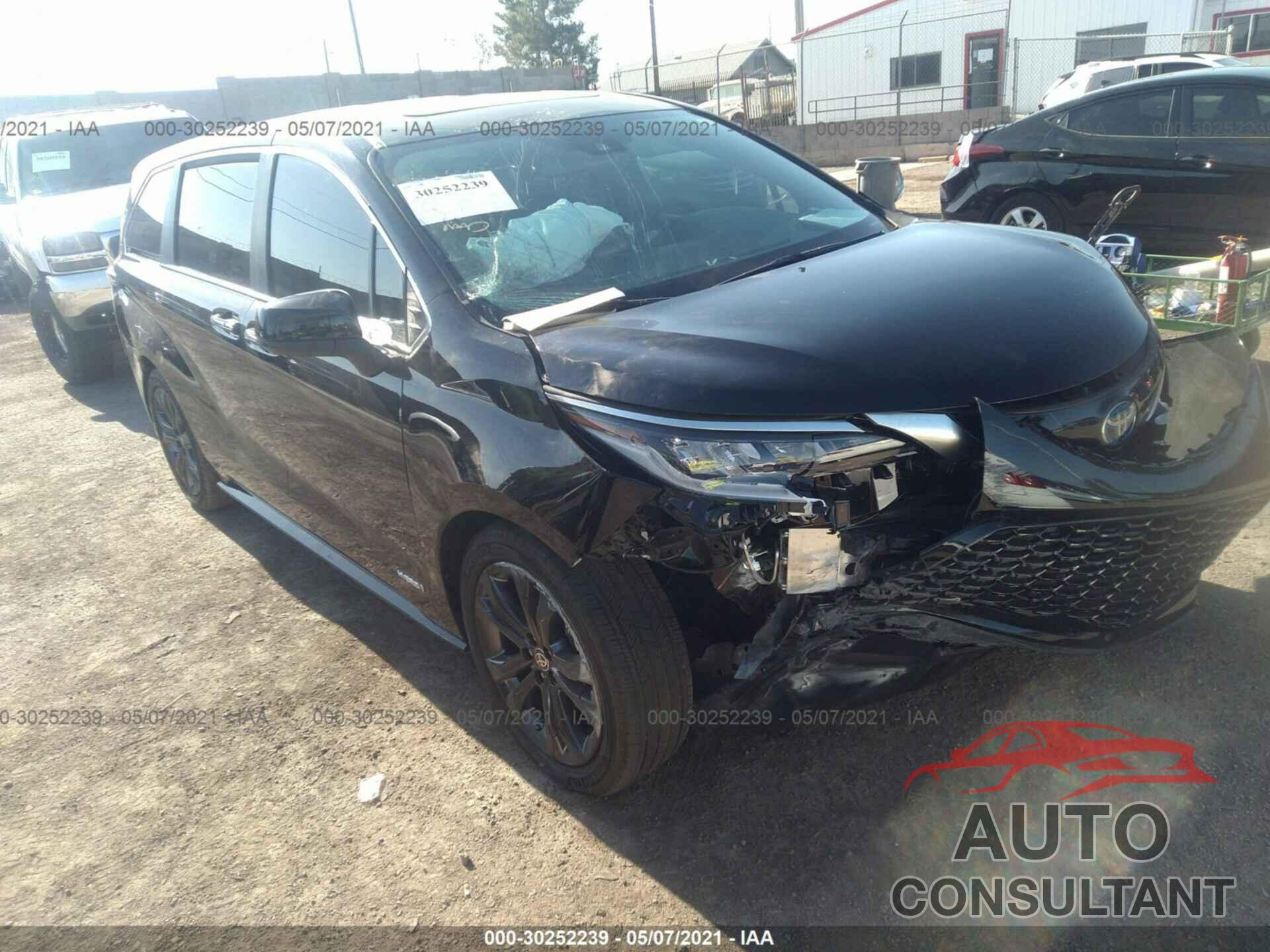 TOYOTA SIENNA 2021 - 5TDXRKECXMS022271