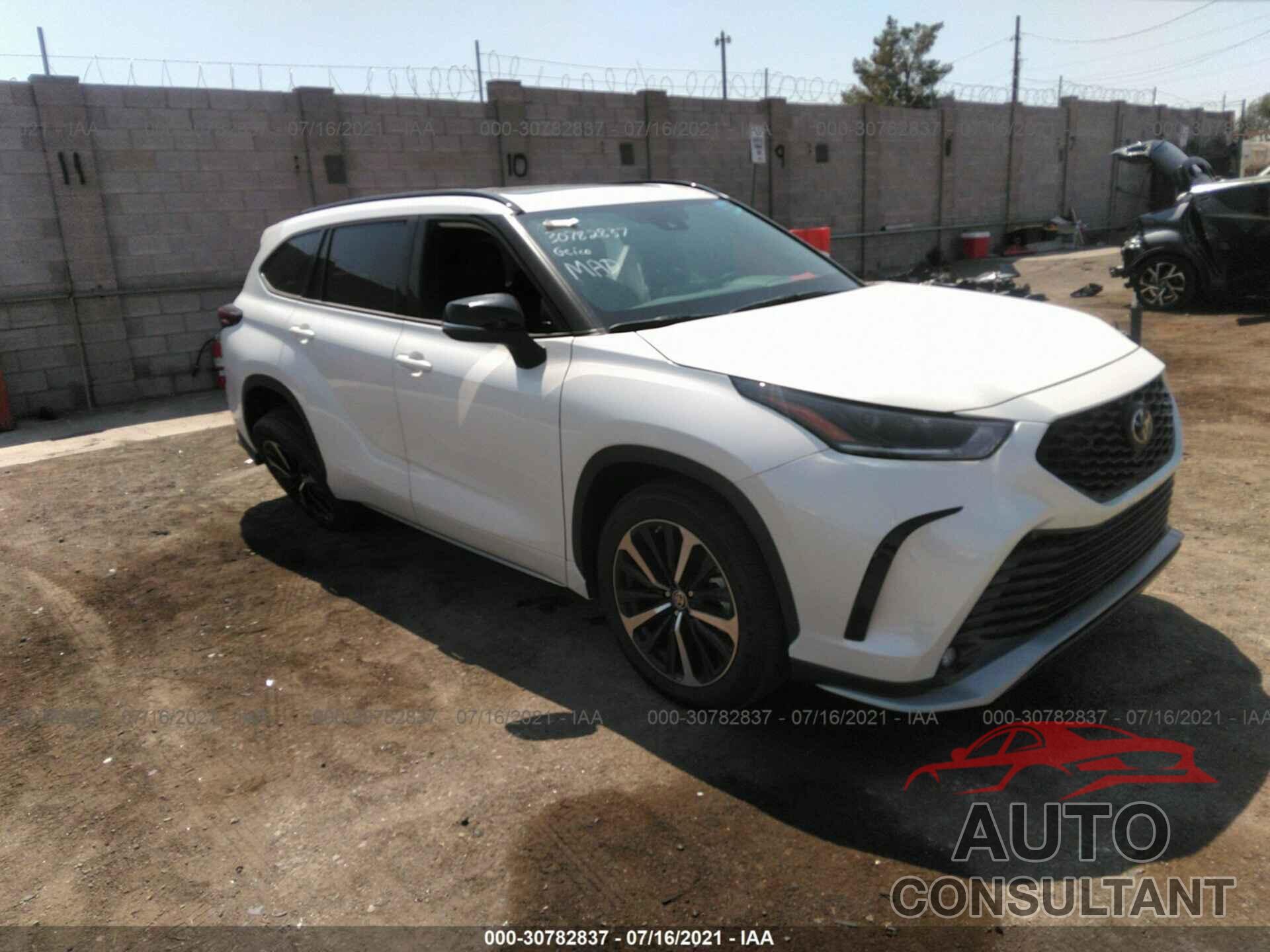 TOYOTA HIGHLANDER 2021 - 5TDJZRAH3MS059257