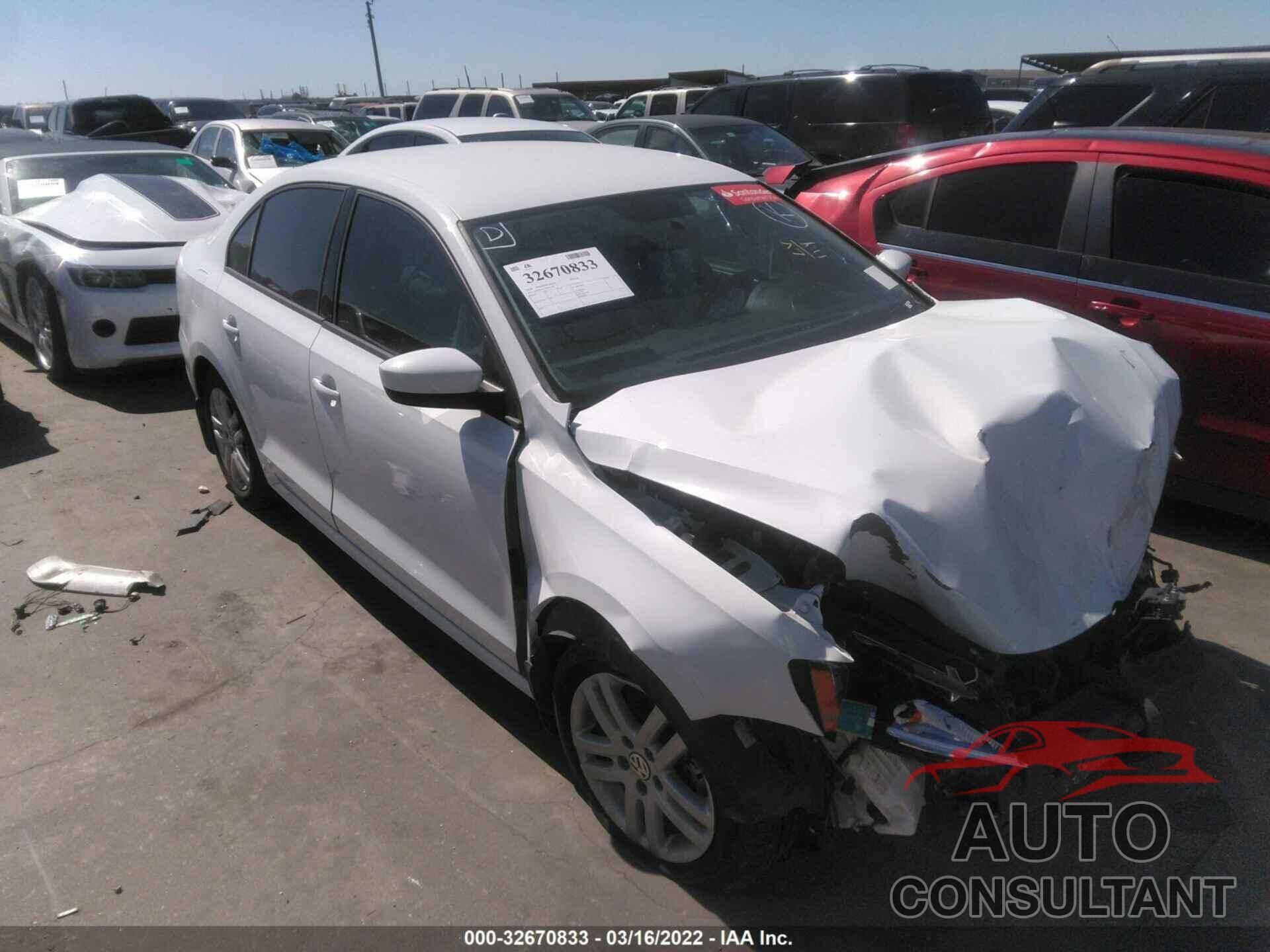 VOLKSWAGEN JETTA 2018 - 3VW2B7AJ1JM253570