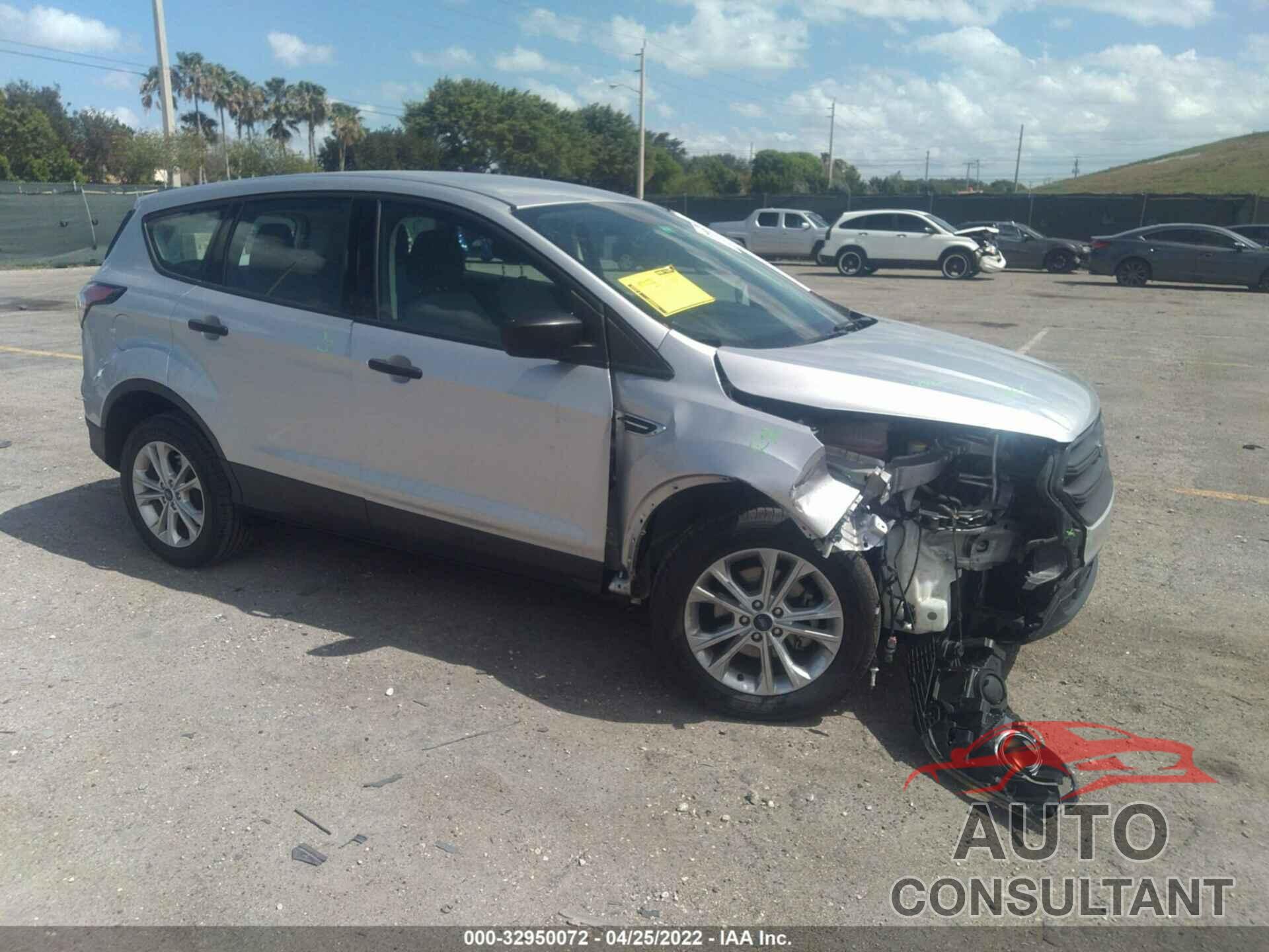 FORD ESCAPE 2017 - 1FMCU0F77HUE01695