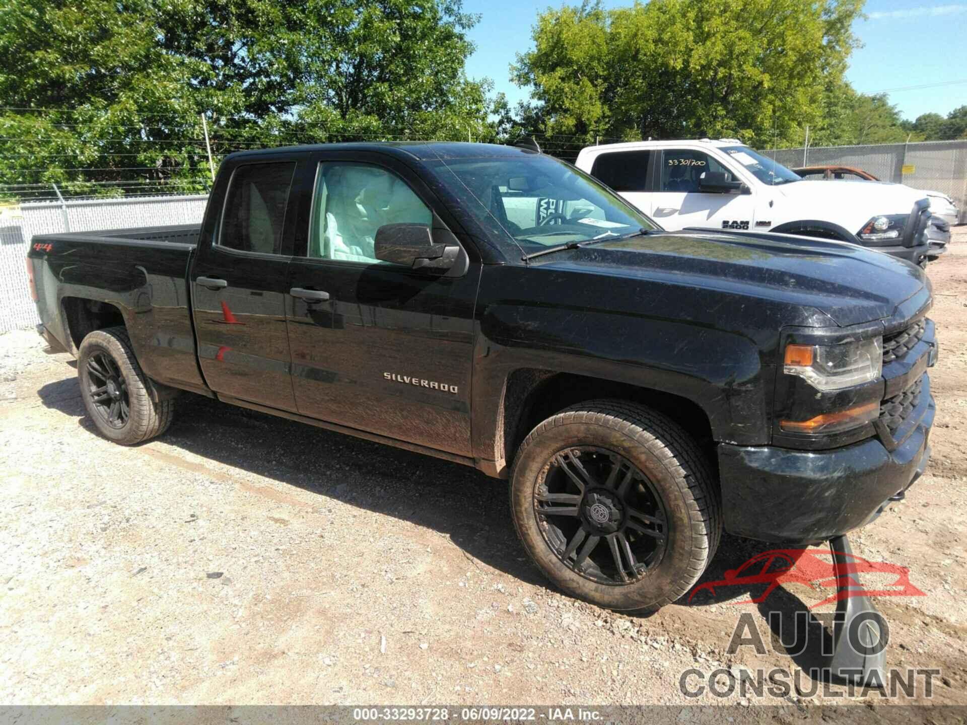 CHEVROLET SILVERADO 1500 2018 - 1GCVKPEH5JZ106660