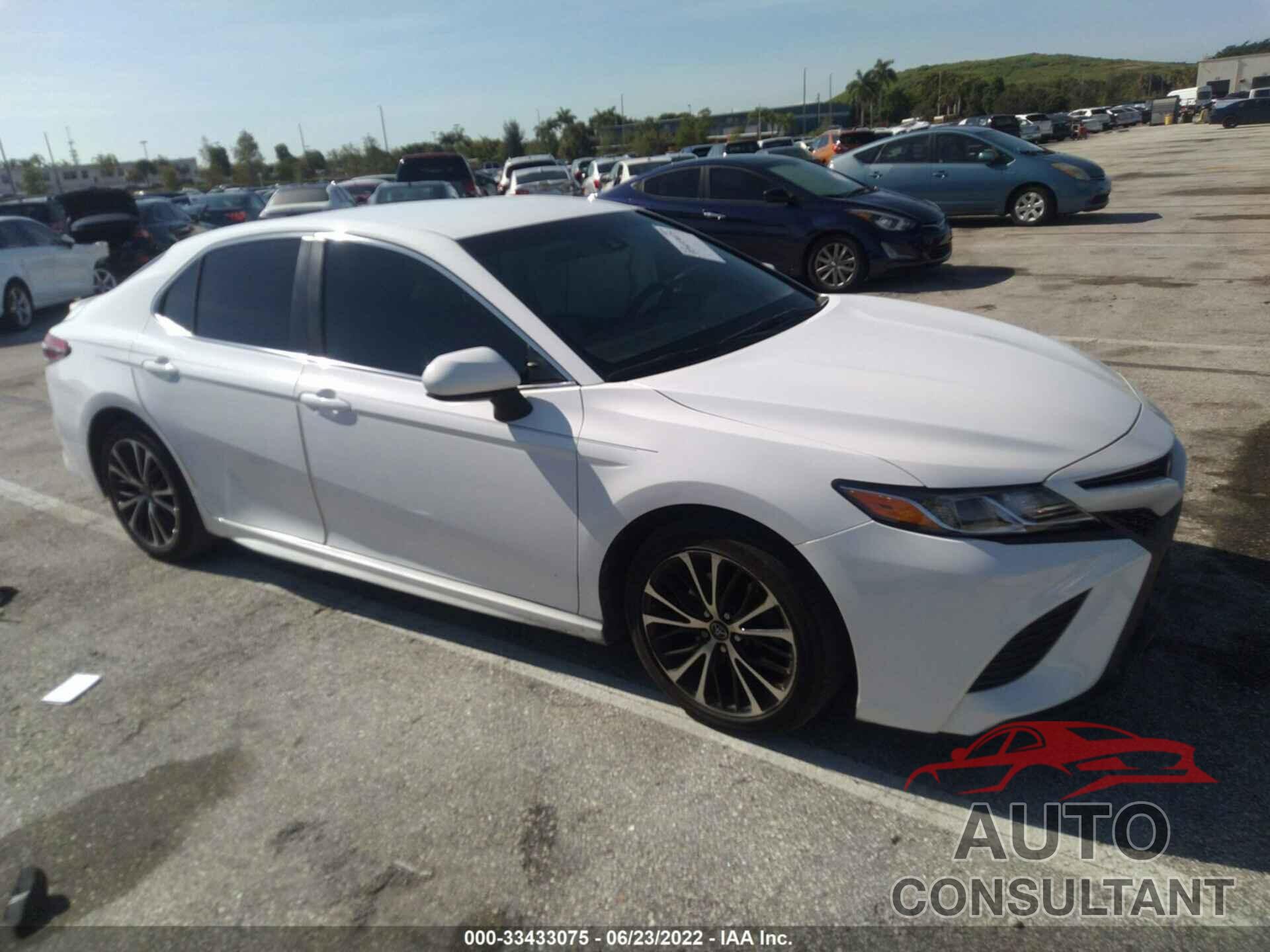 TOYOTA CAMRY 2018 - 4T1B11HK4JU080457