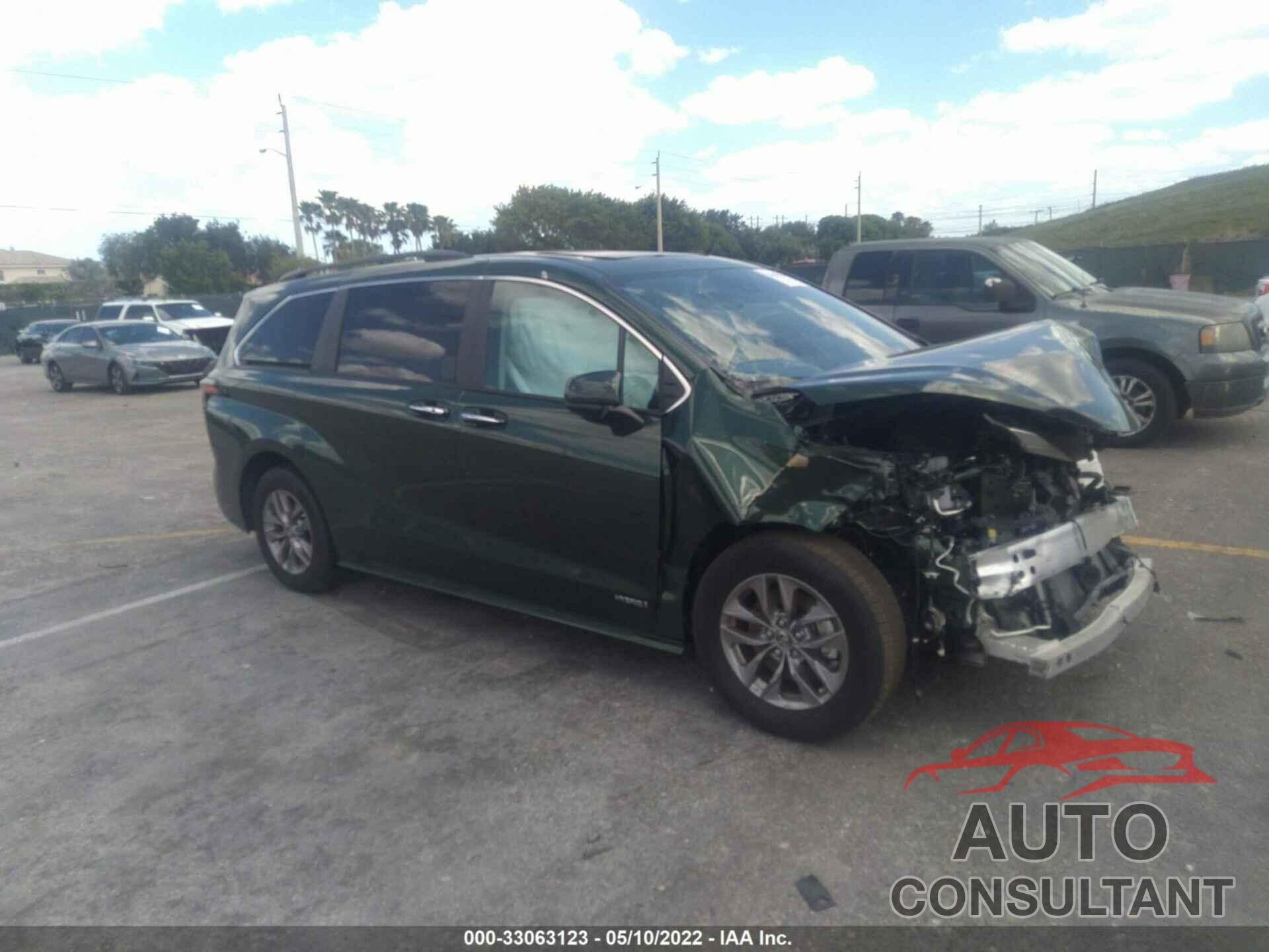 TOYOTA SIENNA 2021 - 5TDJRKEC8MS038510