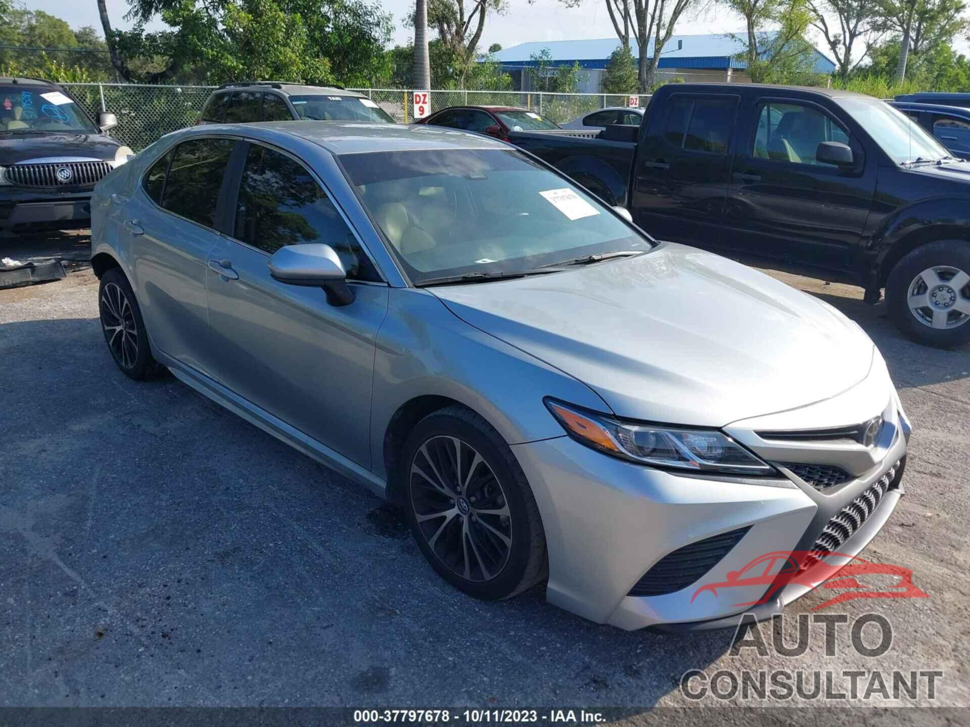 TOYOTA CAMRY 2018 - 4T1B11HK4JU031324