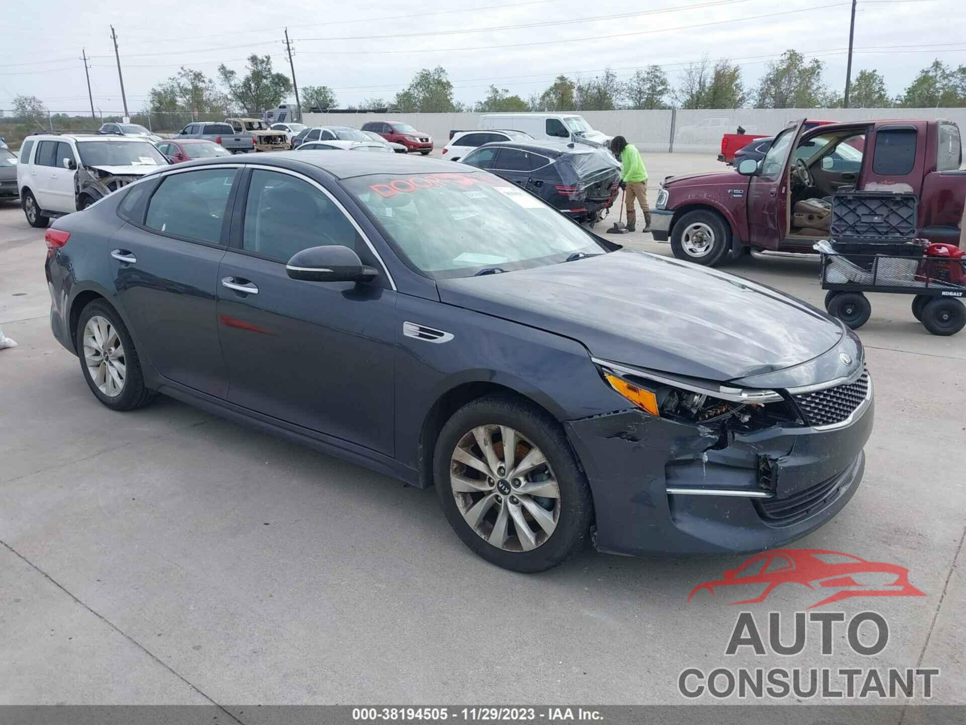 KIA OPTIMA 2018 - 5XXGU4L38JG260856