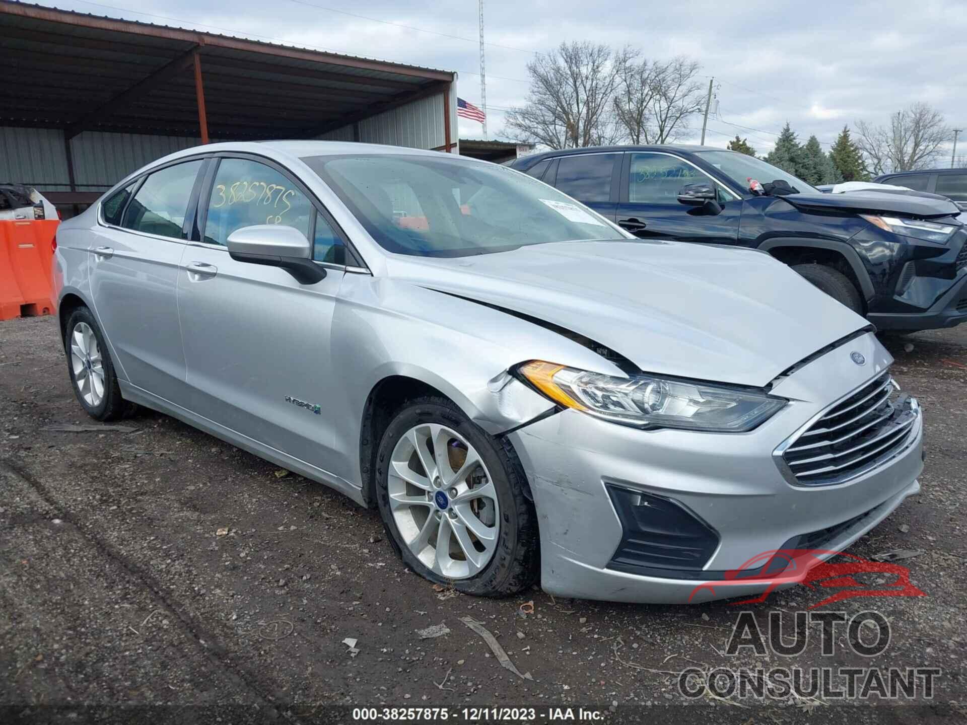 FORD FUSION HYBRID 2019 - 3FA6P0LU3KR221363