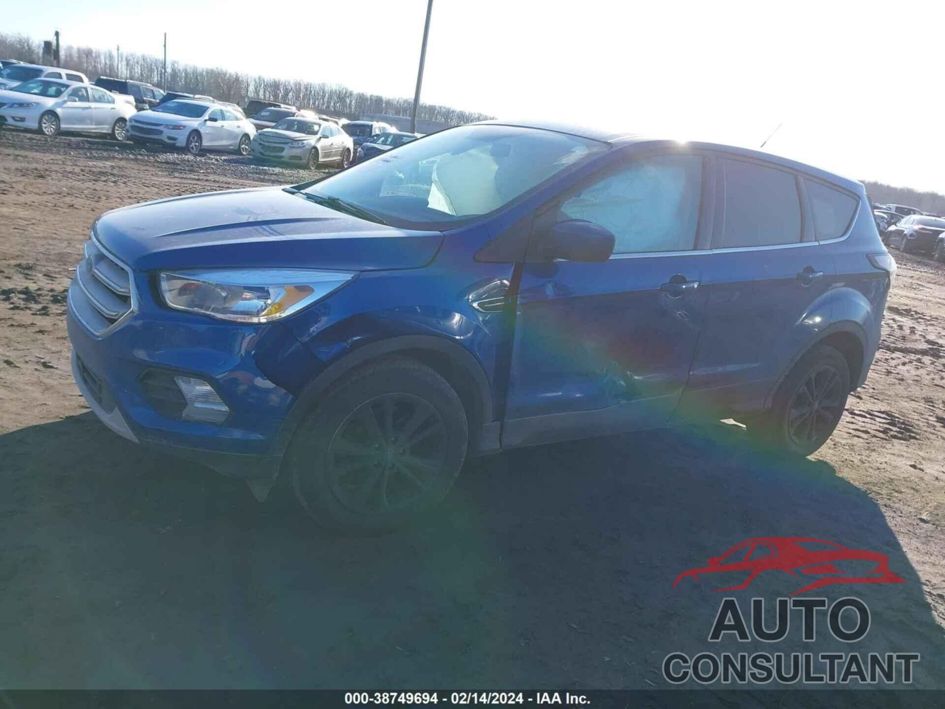 FORD ESCAPE 2017 - 1FMCU0G9XHUC52859