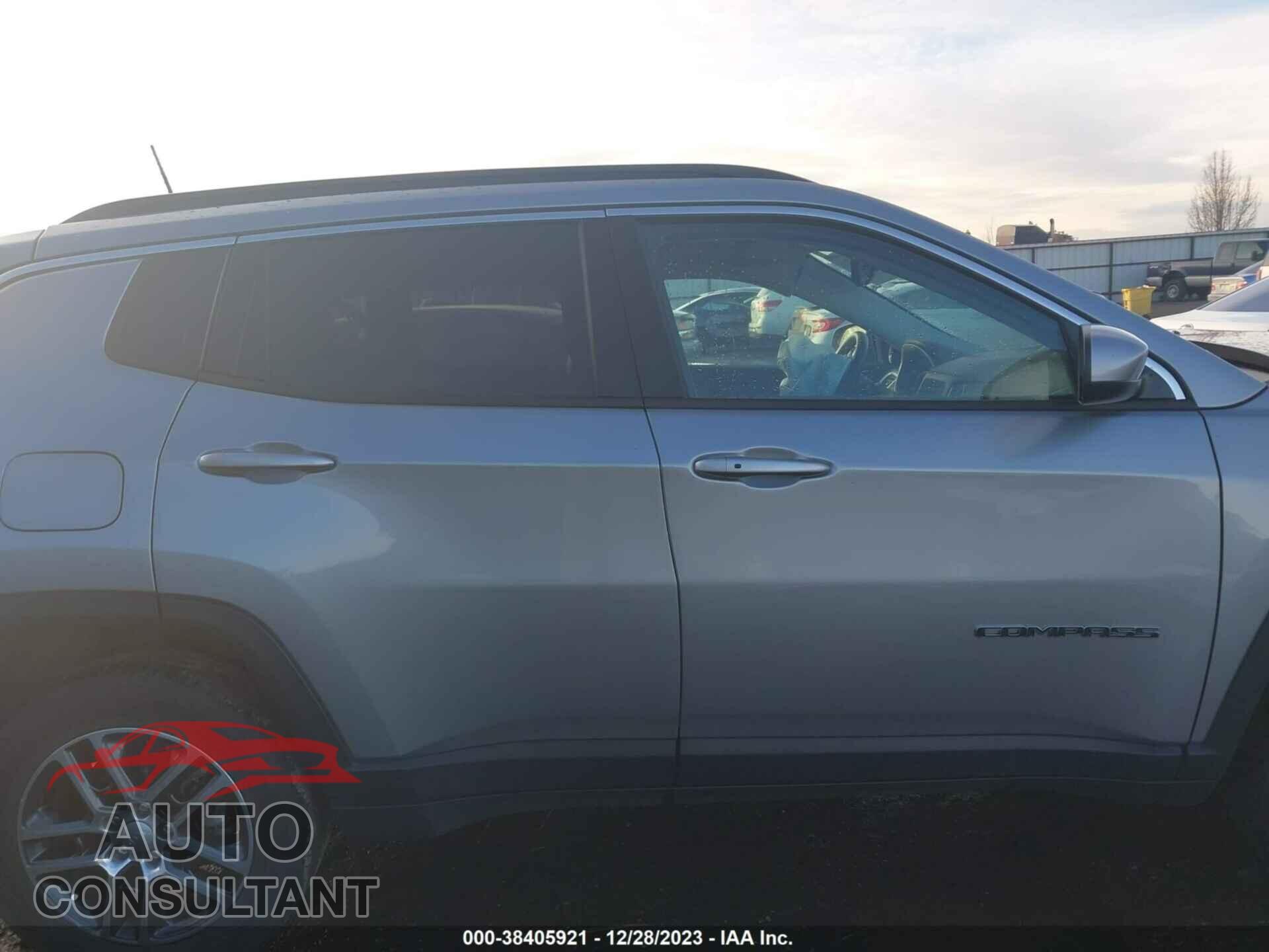 JEEP COMPASS 2018 - 3C4NJDBB6JT111925
