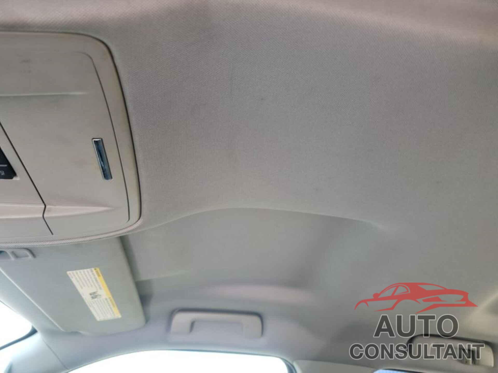 CHEVROLET SILVERADO 1500 2018 - 1GCRCREH6JZ177389
