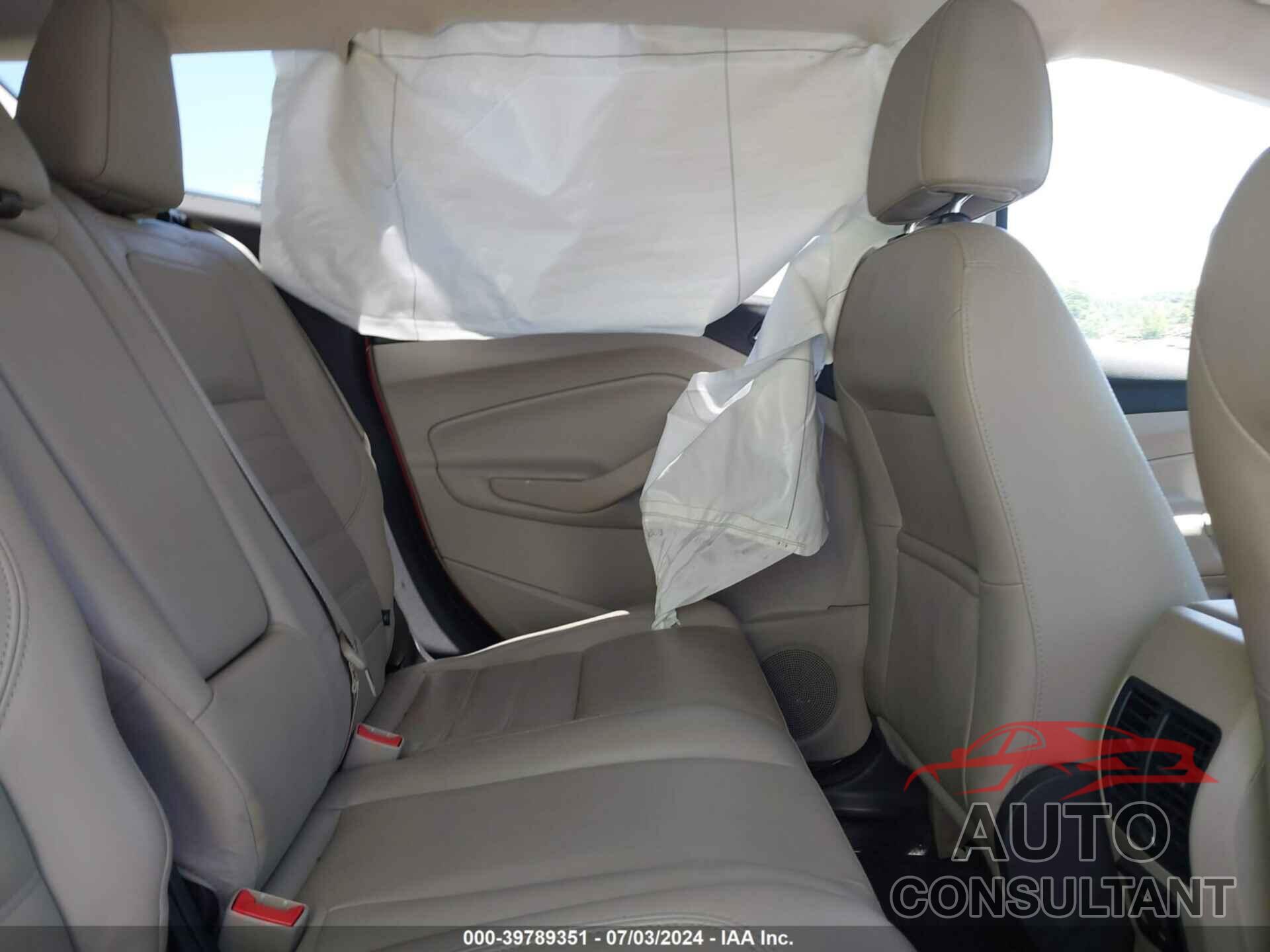 FORD ESCAPE 2017 - 1FMCU9J94HUC14282