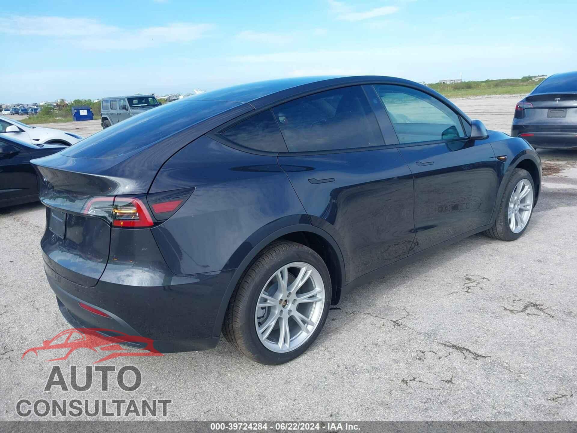 TESLA MODEL Y 2024 - 7SAYGDED1RF092092