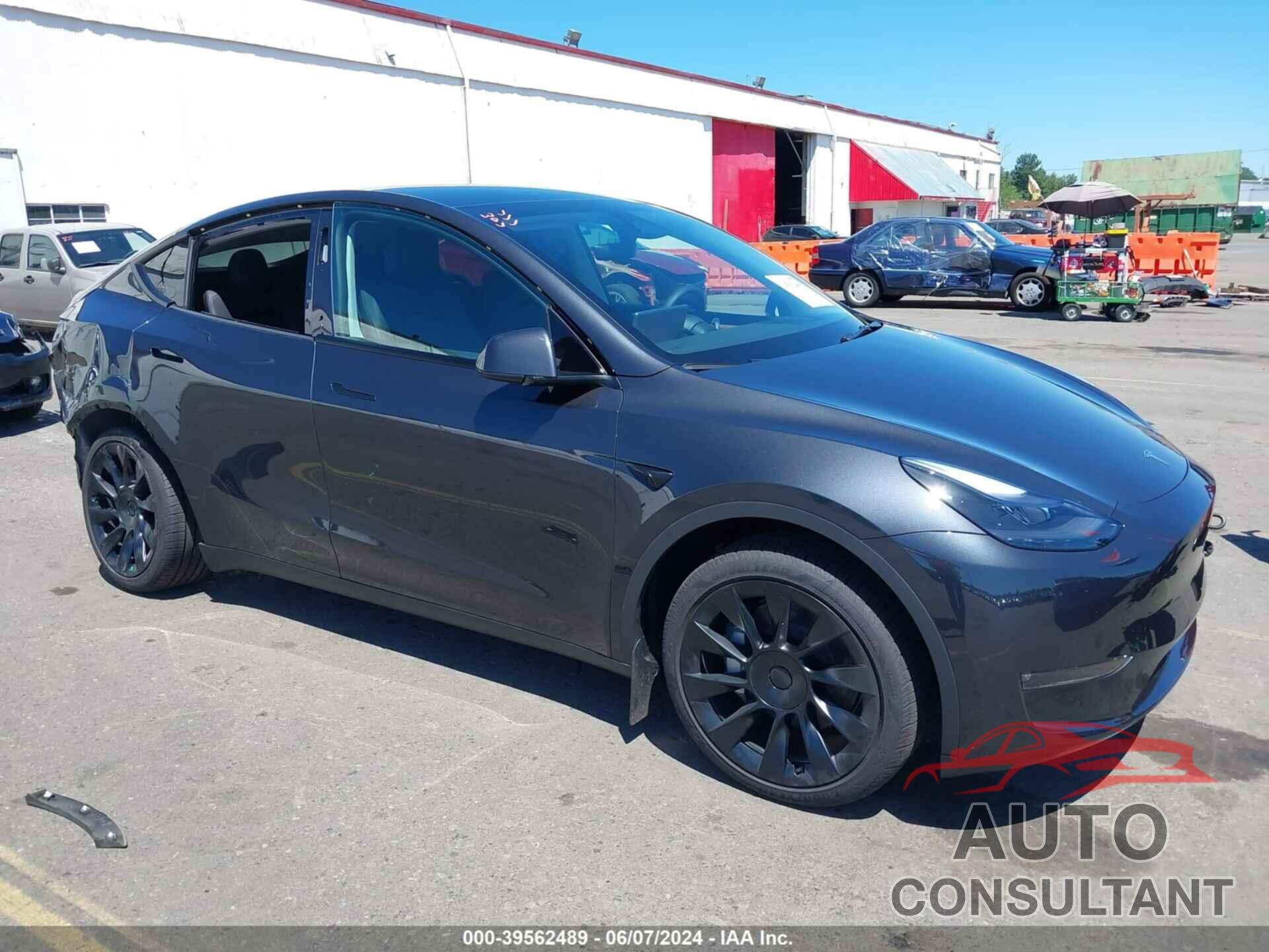 TESLA MODEL Y 2024 - 7SAYGAEE3RF038252