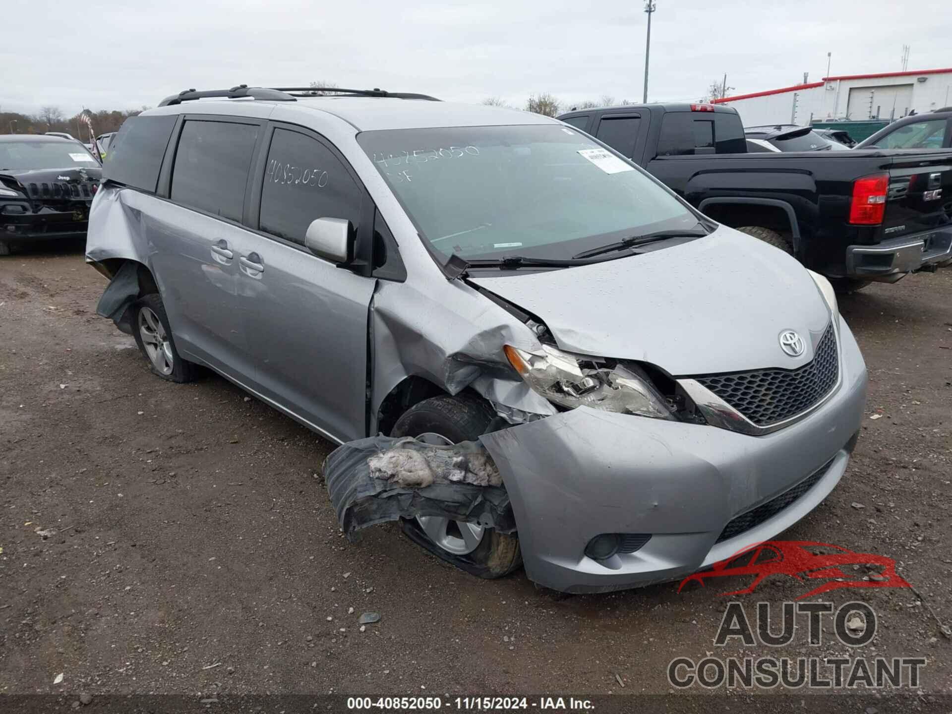 TOYOTA SIENNA 2017 - 5TDKZ3DC8HS875310