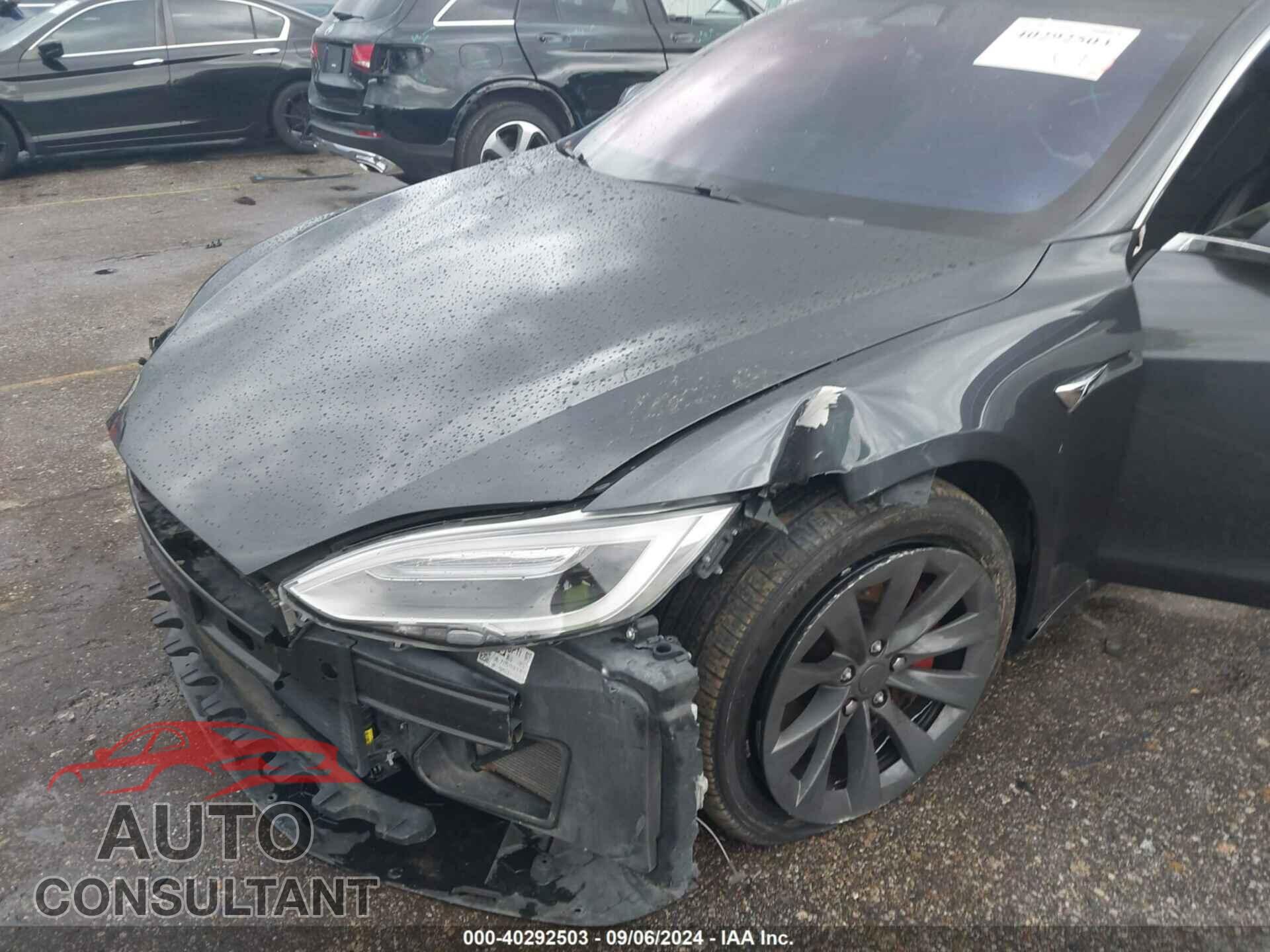 TESLA MODEL S 2017 - 5YJSA1E25HF208703