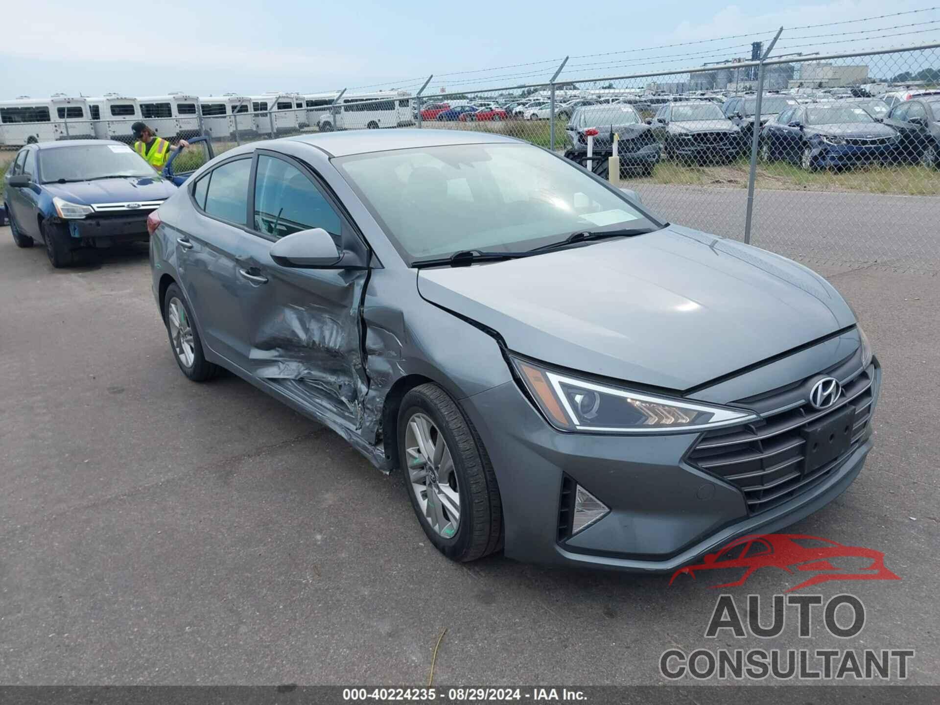 HYUNDAI ELANTRA 2019 - KMHD84LF2KU761296