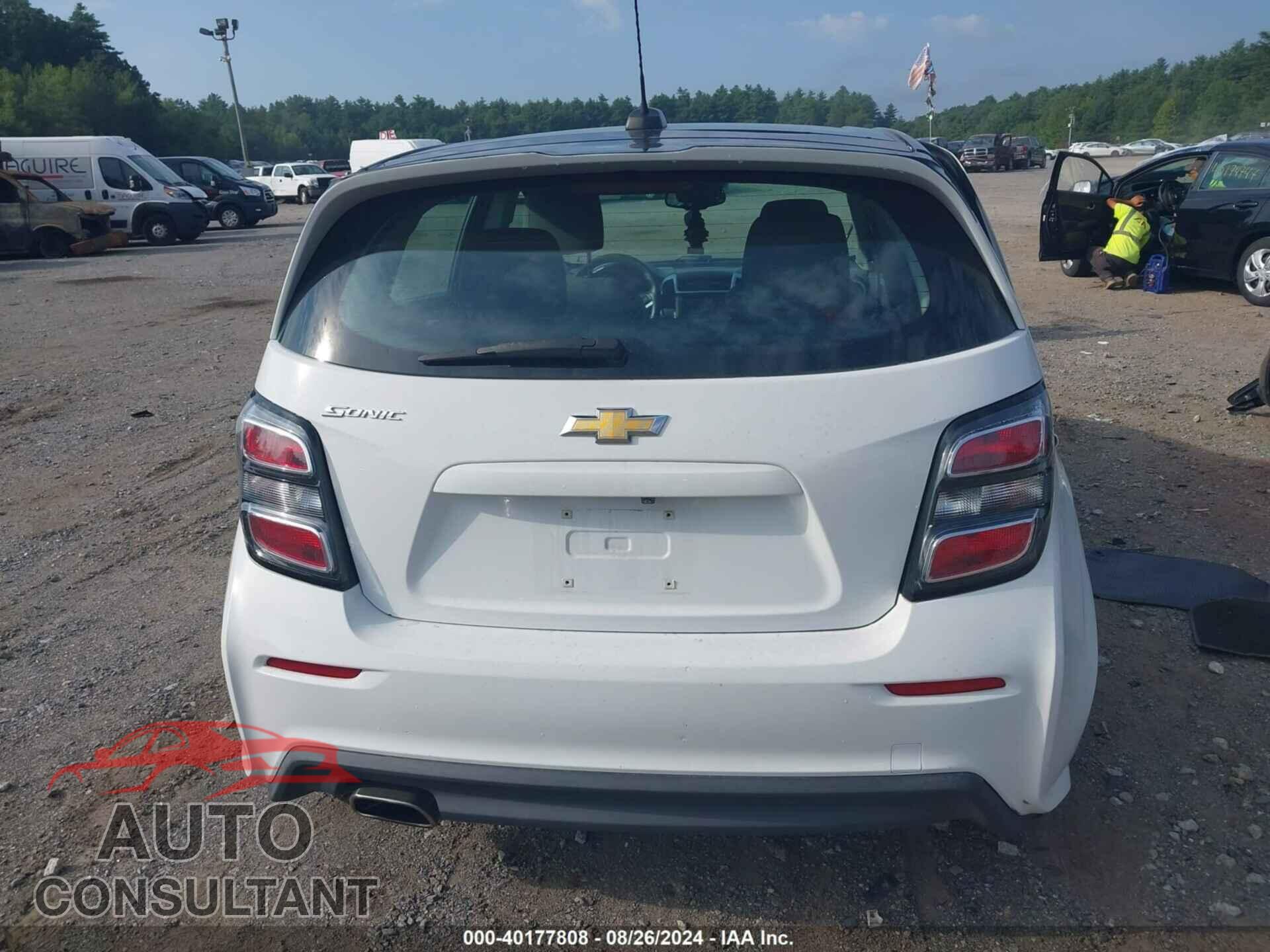 CHEVROLET SONIC 2017 - 1G1JG6SH2H4169861