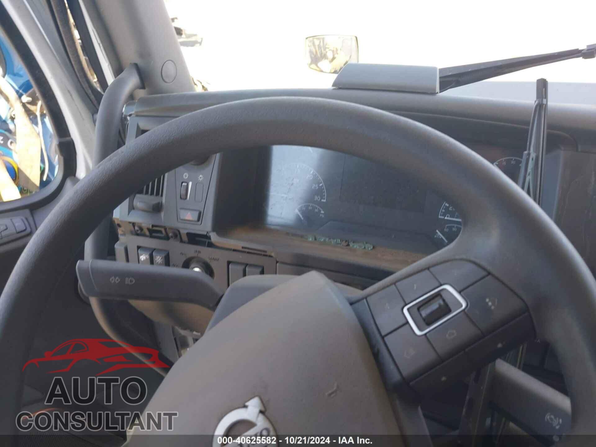 VOLVO VNL 2020 - 4V4NC9EJ8LN249080