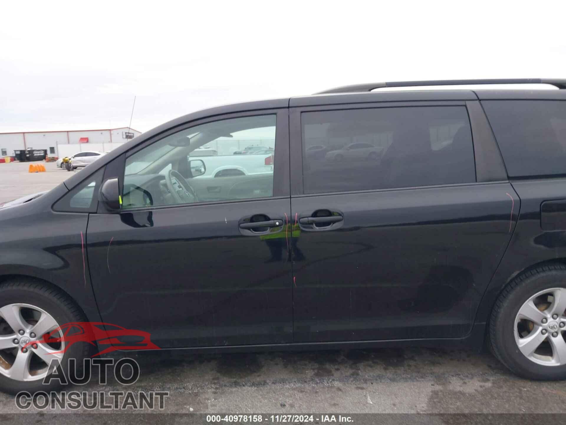 TOYOTA SIENNA 2011 - 5TDKK3DC9BS065731